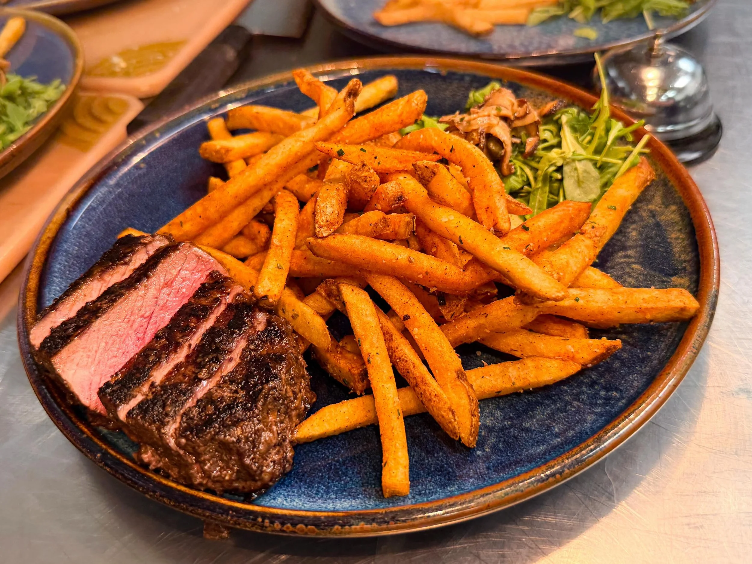 The forecast calls for good food.

Whether you&rsquo;re joining us for a leisurely lunch, dinner with friends, or a spontaneous patio cocktail, our kitchen is always working on something fresh. Seasonal ingredients, daily features, and a menu that ev