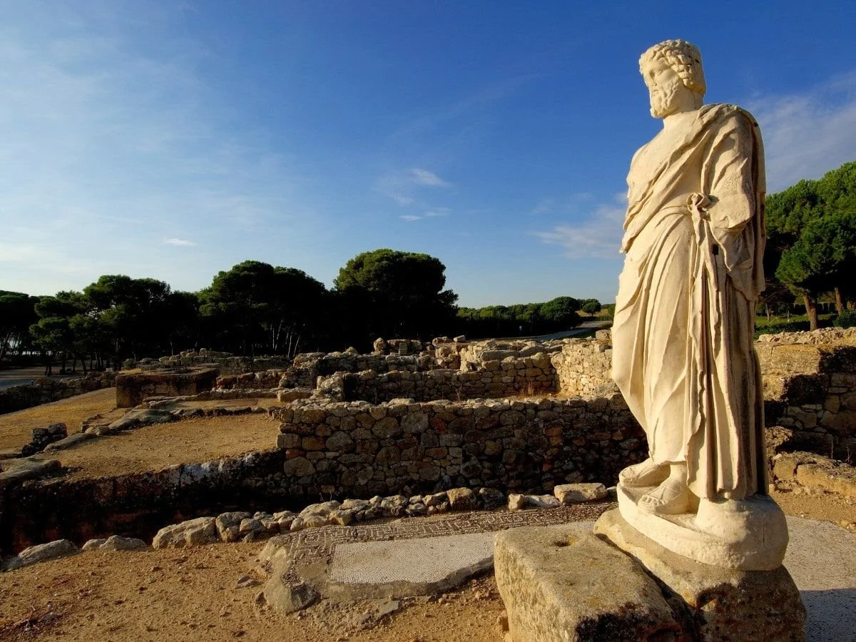 Asklepios-Statue_in_Ruinen_von_Empuries_c_Curto_AdobeStock_133952832-min-6c9f7f4c.jpg