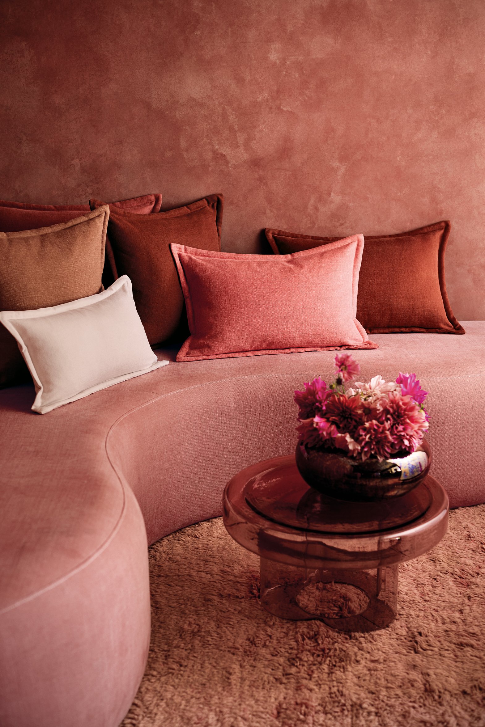 1942_Romo_LINARA_PLAINS_SHOT07_Corals_Banquette_Cushion_Detail_0101_MASTER_P.jpg