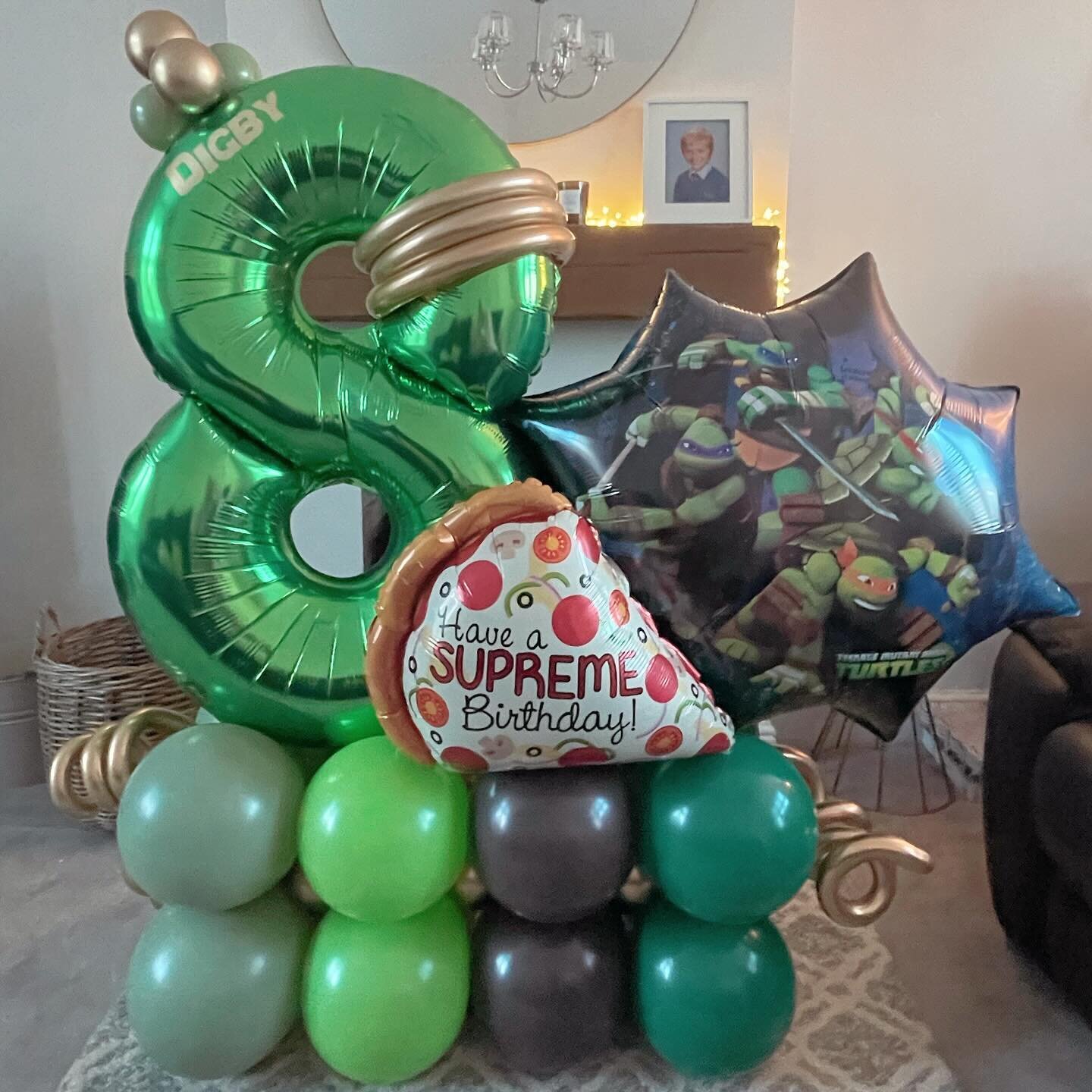Teenage Mutant Ninja Turtles 8th Balloon Stack for Digby 🐢🐢🐢🐢

#balloonstack #balloontower #balloons #balloondecor #birthdayballoons #8thbirthday #teenagemutantninjaturtles #teenagemutantninjaturtleballoons #balloondecoration #farnhamballoons #ba
