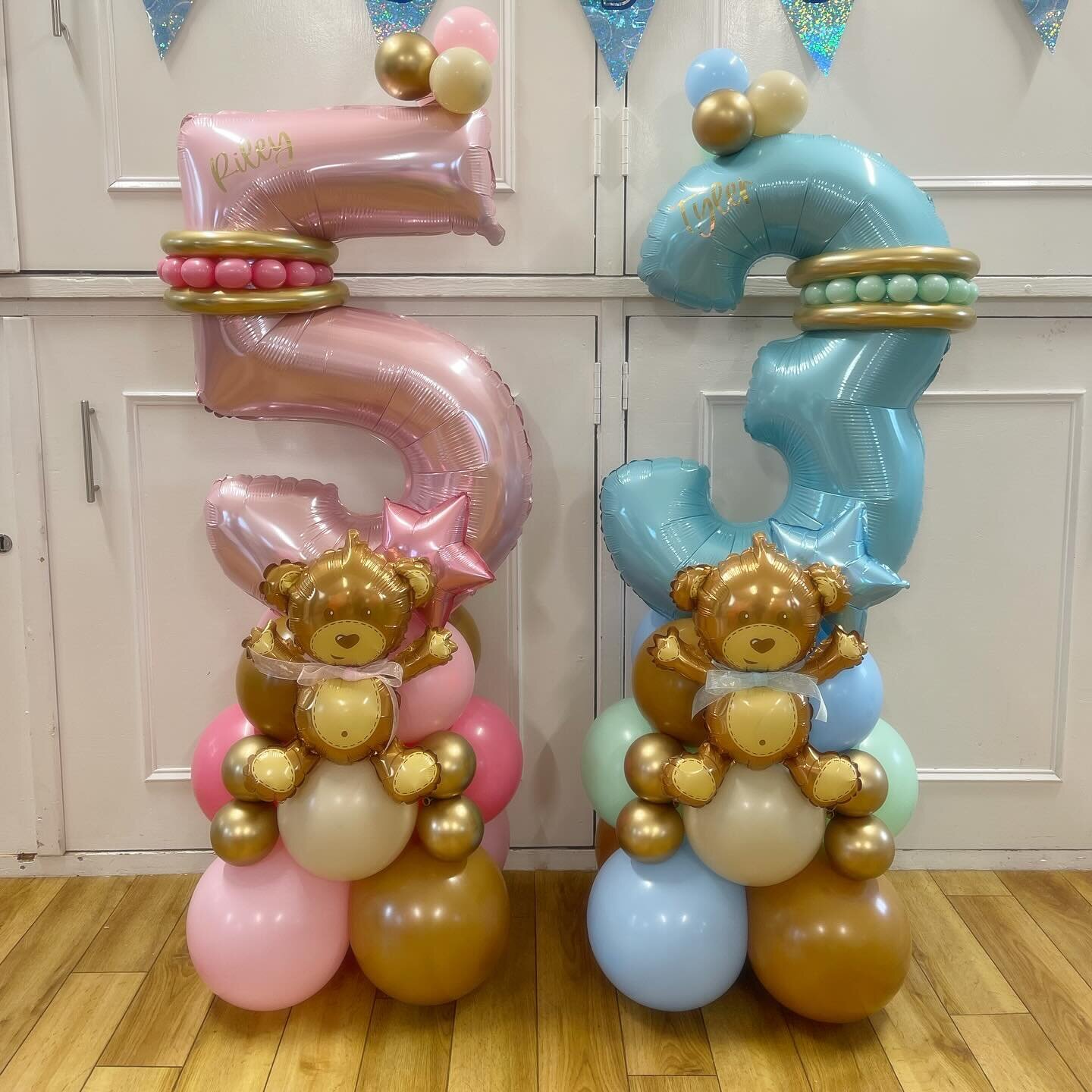Teddy Bears Picnic themed birthday balloon stacks for 5yr &amp; 3yr old siblings 🧸🧸🥪🥪

#balloonstacks #balloontowers #balloons #balloondecor #birthdayballoons #teddybearspicnic #teddybearspicnictheme #kidsparty #kidspartyideas #kidspartydecor #ba