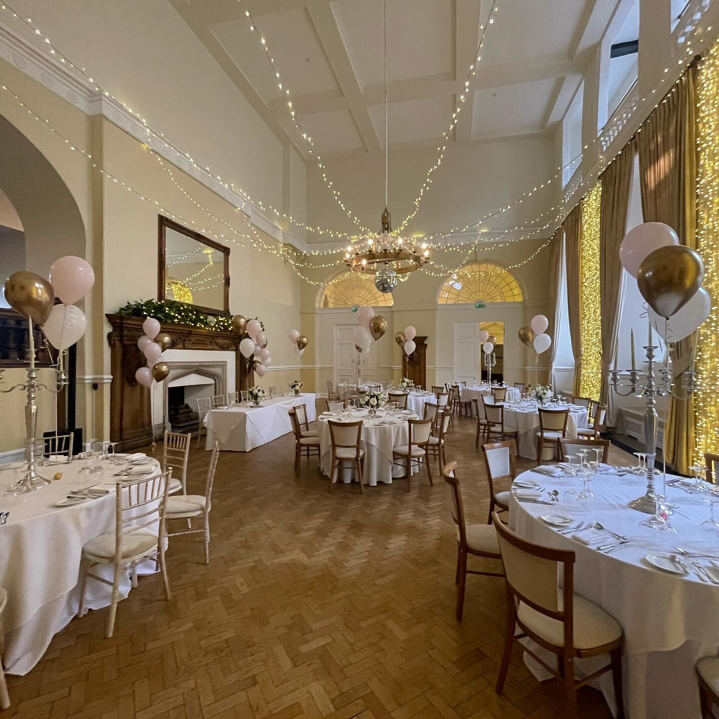 Simple but elegant balloon table decorations @farnhamcastleweddings 

#balloondisplays #balloonbunch #balloondecor #balloonstylist #balloondecoration #heliumballoons #farnham #farnhamvenues #farnhamballoons #surrey #surreyballoons #surreyvenues #even