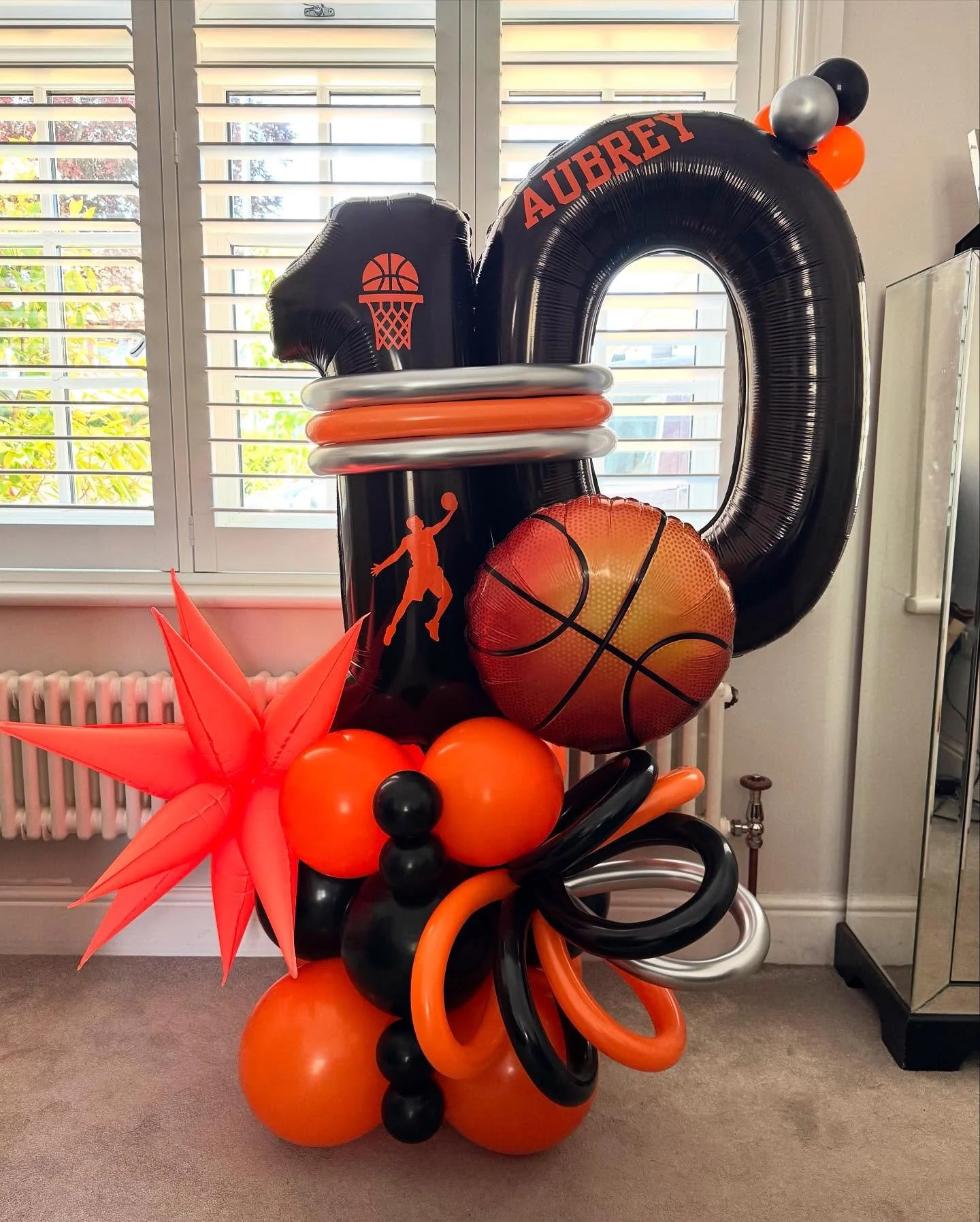 It&rsquo;s a Slam Dunk birthday for Aubrey 🧡🏀🖤⛹🏼

#basketballtheme #basketballparty #basketballballoons #balloonstack #10thbirthday #birthdayballoons #balloondecor #balloonsdecoration #balloons #farnhamballoons #surreyballoons #hampshireballoons 