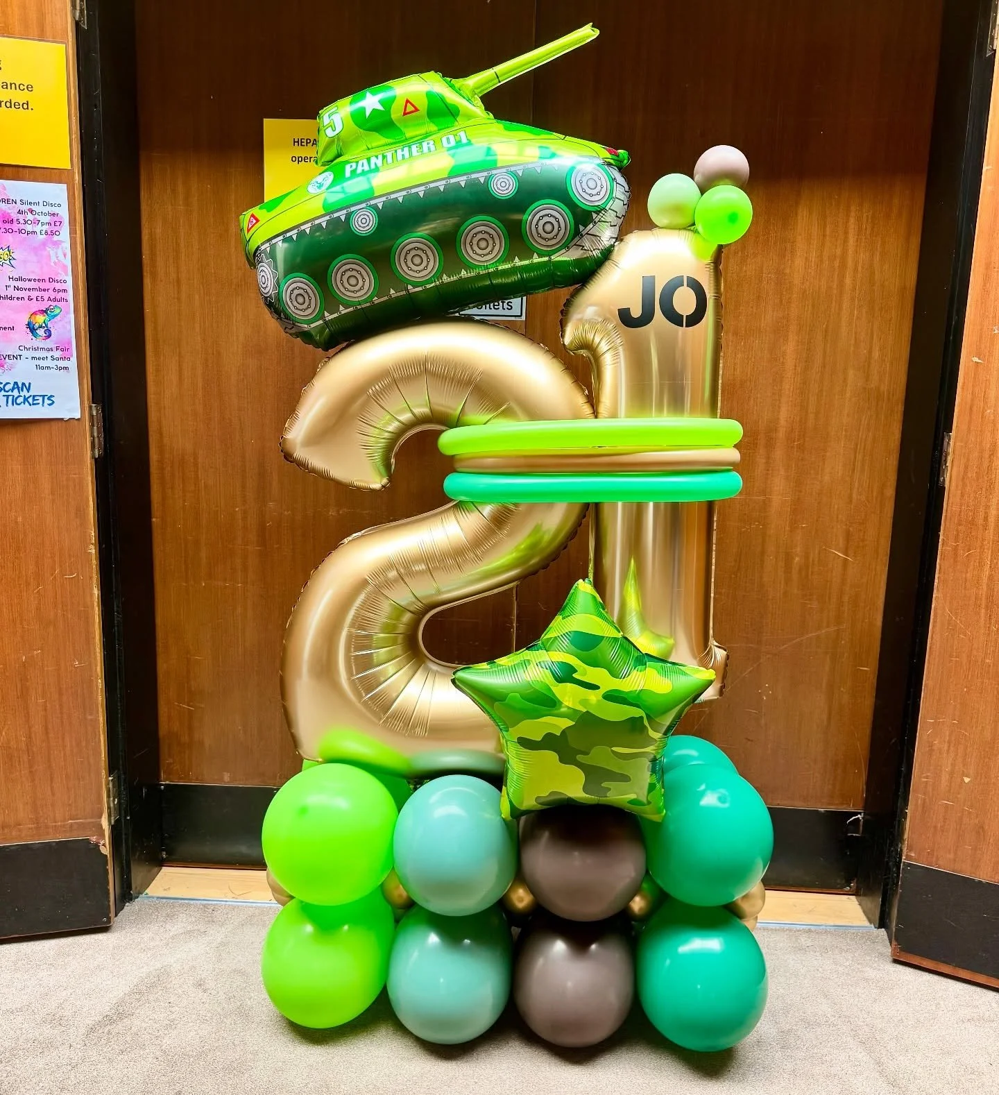 Love a challenge! 😃
Here is Jo&rsquo;s army camo 21st birthday stack 🪖 
(No filter, just sunlight ☀️

#balloonstack #balloonstacks #armyballoons #camoballoons #21stbirthday #birthdayballoons #birthdaytheme #balloondecoration #balloondecor #surreyba