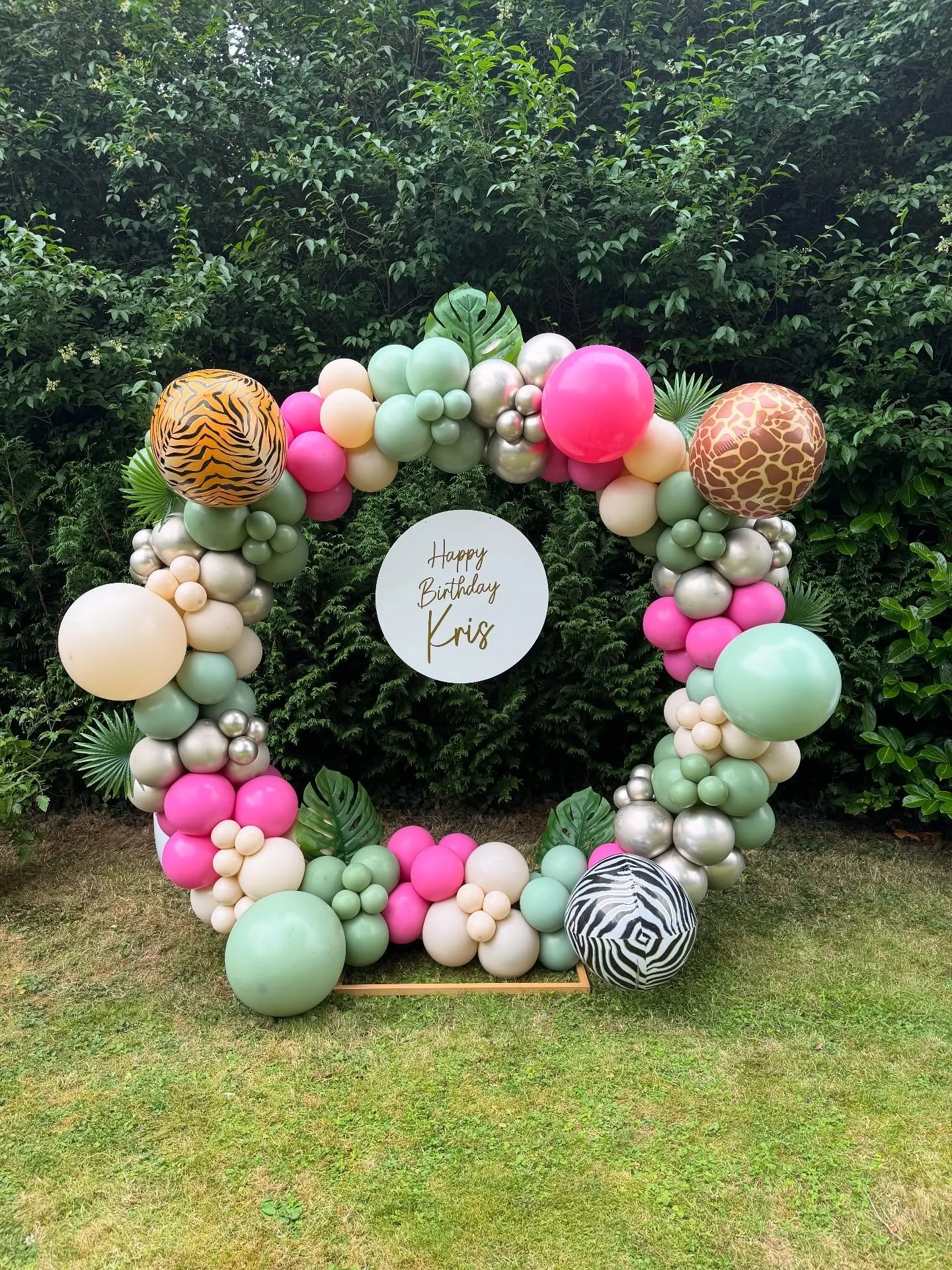 Happy Birthday Kris 🎉 
Hope it was a wild one! 🦒🦓🐅

#balloonhoop #balloondecor #balloondecoration #wildtheme #40thbirthday #birthdayballoons #balloonbackdrop #balloonideas #farnhamballoons #surreyballoons #hampshireballoons #stylemyevent #thelitt