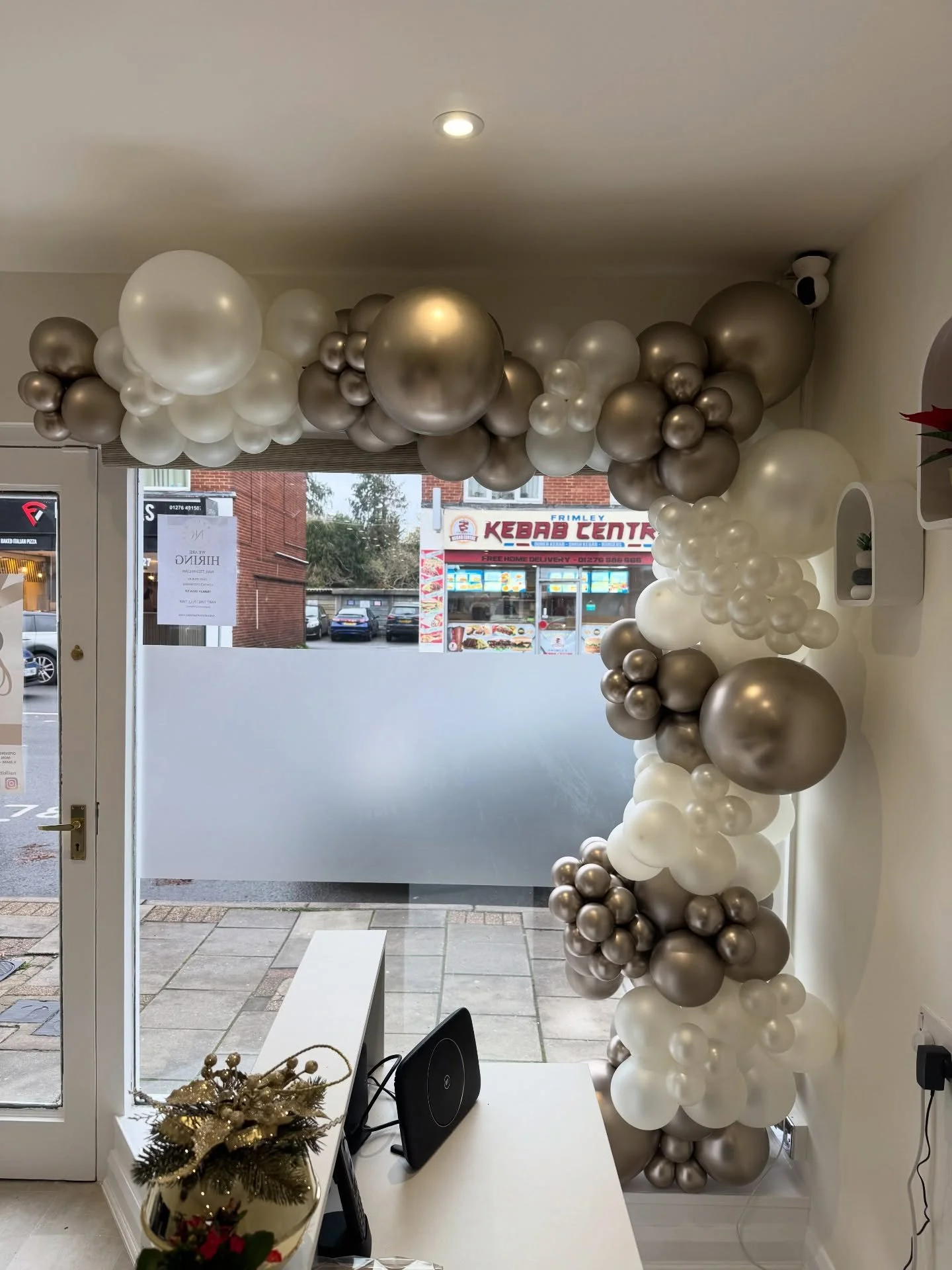 A dreamy install for @nailkitsalon in Frimley who open their doors today 🤍✨

Loved creating this soft, luxe garland to frame their beautiful new space &mdash; the perfect backdrop for a grand opening!

Wishing the team the most amazing first day 💅?