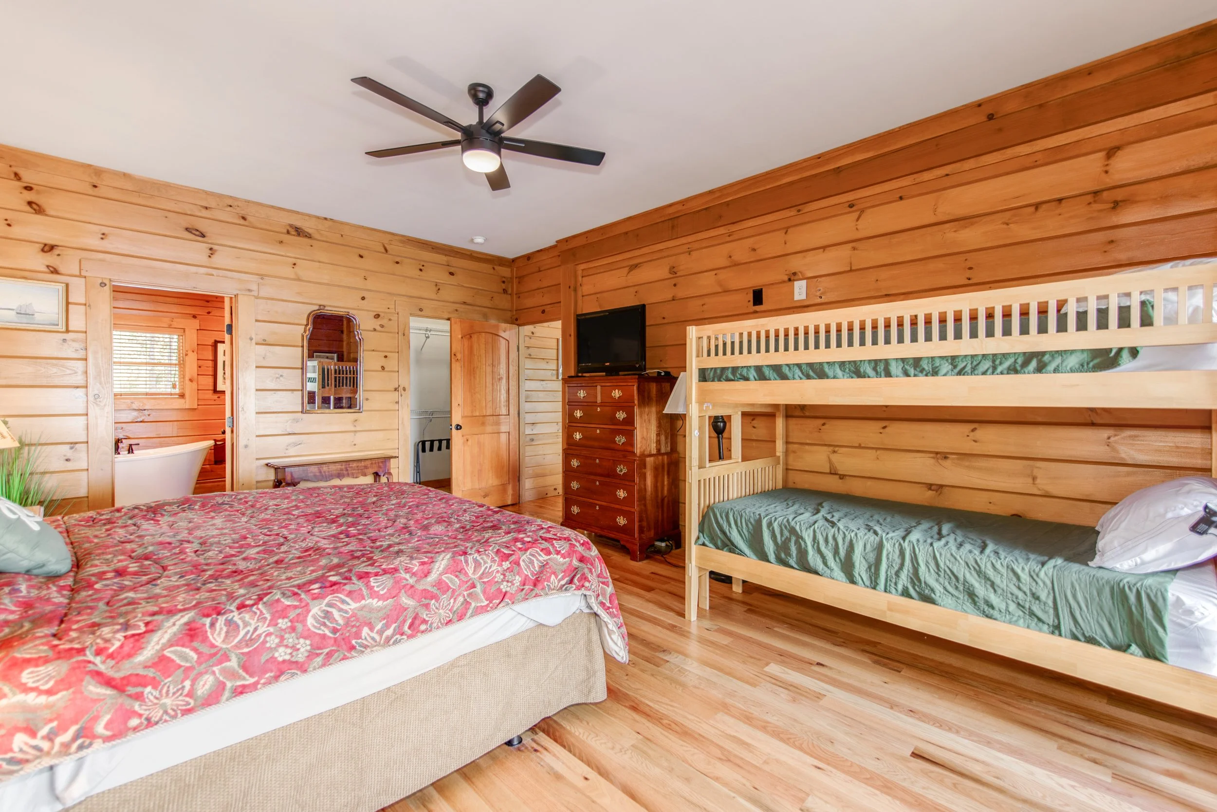 26 10108SawMillRd.jpg