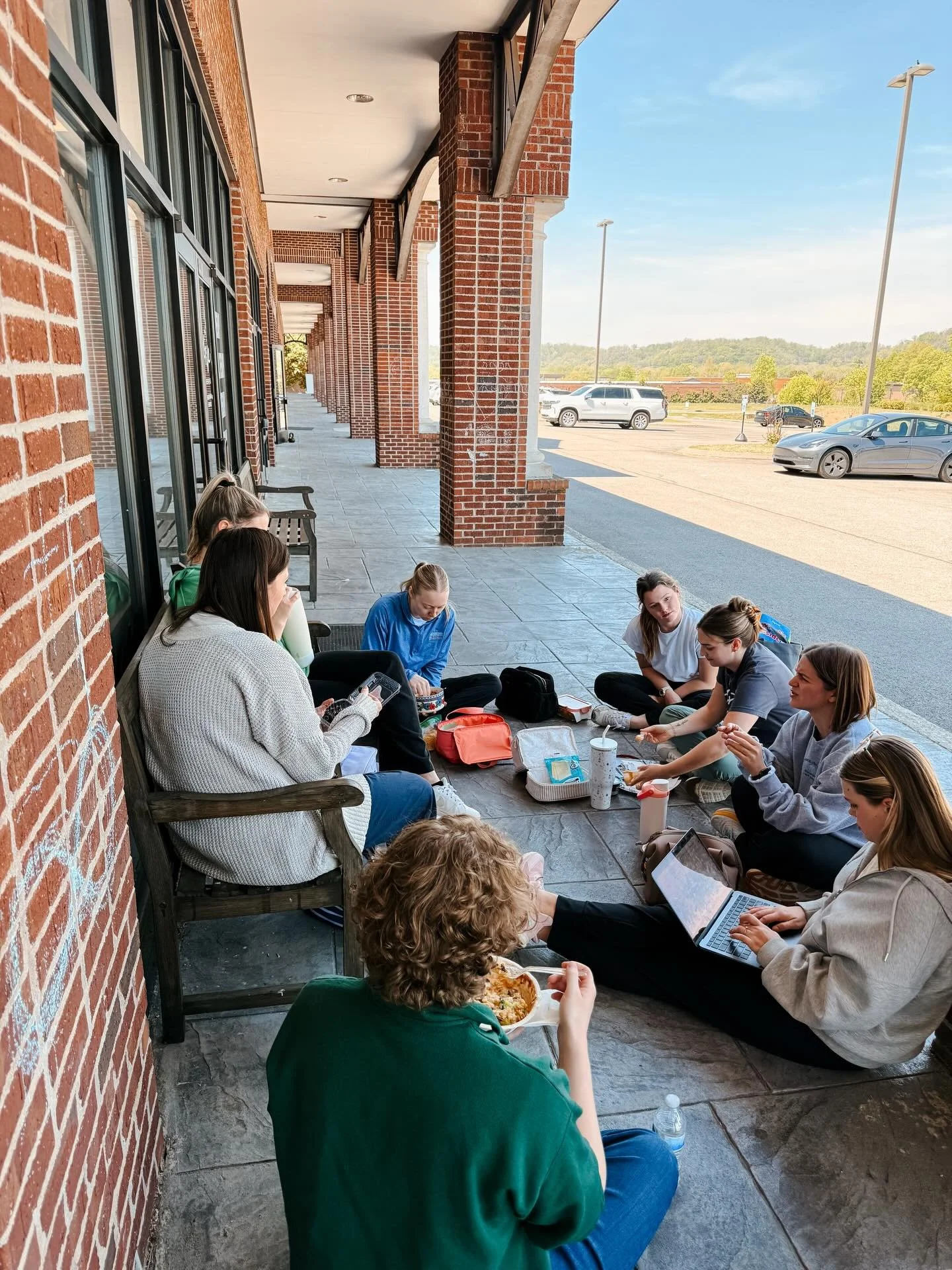 Strong teams aren&rsquo;t built in meetings&mdash;they&rsquo;re built in moments 🤝✨

Laughing together, learning together, and showing up for each other every day.
Because when the team is connected, everything else just works 💛

#arisethereapies #