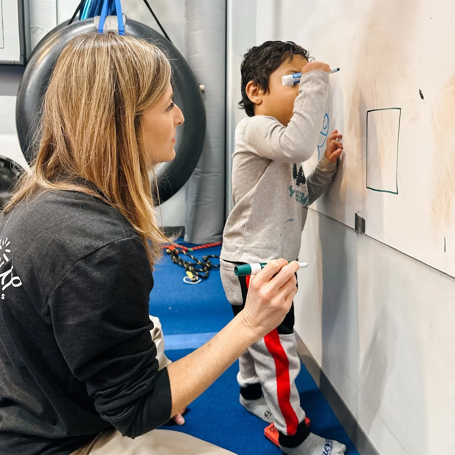 Handwriting actually starts before letters ever appear on the page!

Children first practice pre-writing strokes like vertical lines ⬇️, horizontal lines ➡️, circles ⭕, and crosses ➕. These simple shapes are the building blocks that help prepare litt