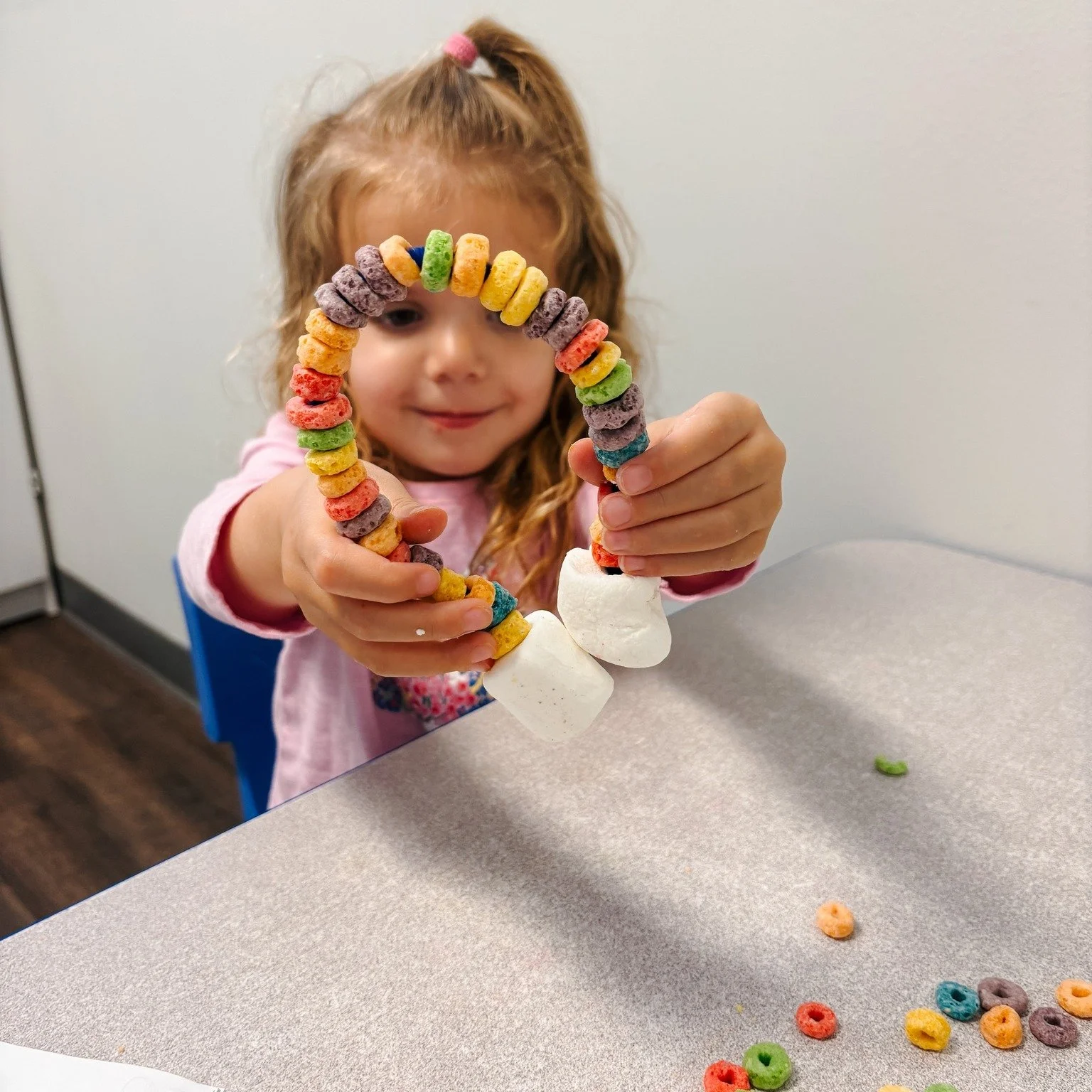 Little hands, big work 💕
From stringing to page-turning, these tiny movements are building strong fine motor skills every day!

#arisetherapies #finemotorskills #speechtherapy #occupationaltherapy #FeedingTherapy #springhilltn #columbiatn #lovewhatw