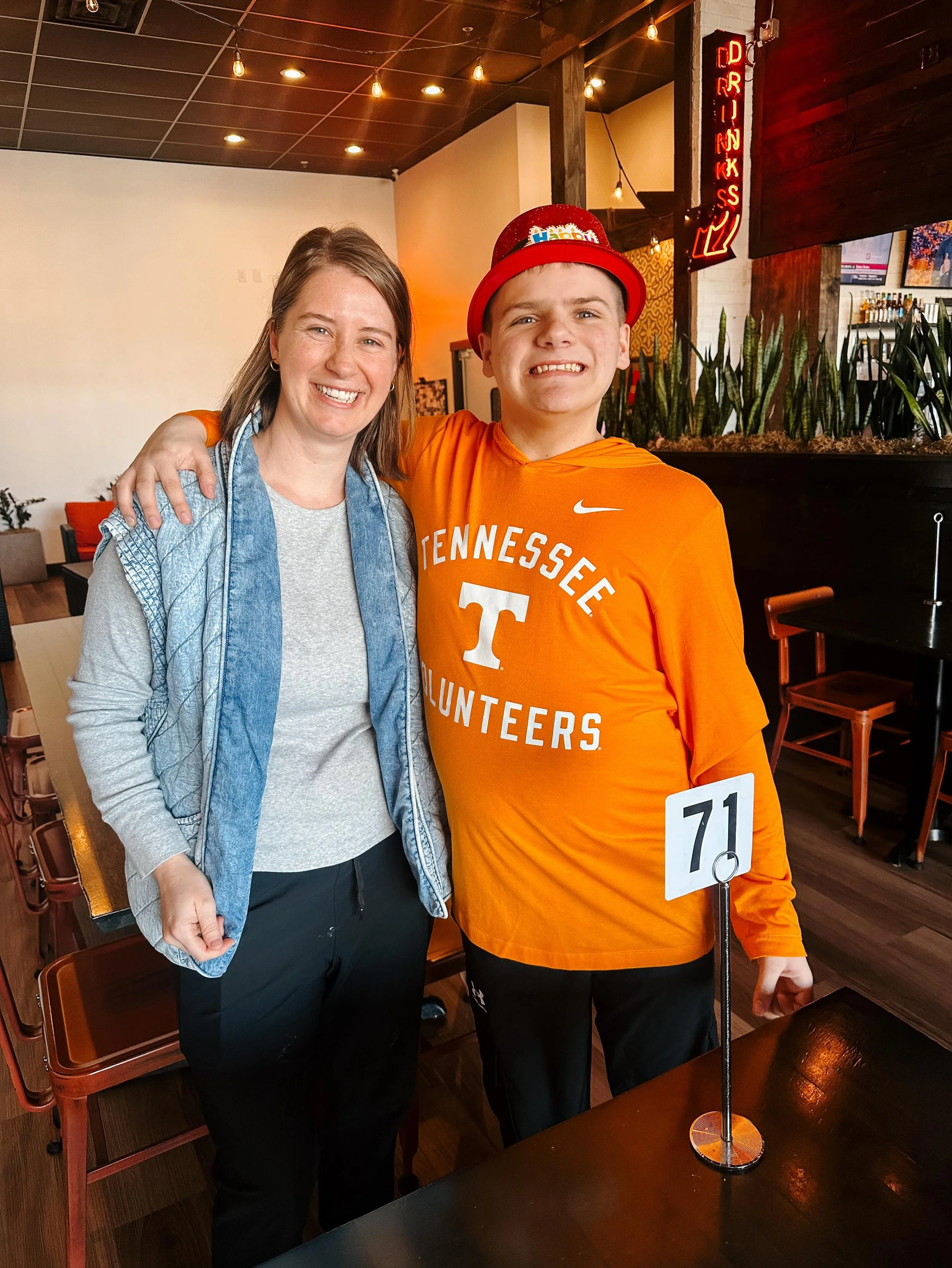Occupational therapy is all about growing confidence in real-life moments 💛 Today&rsquo;s lesson? A trip to @thespotburgersandbeers to practice ordering and money skills&mdash;because the little wins are the big wins ✨

#AriseTherapies #Occupational