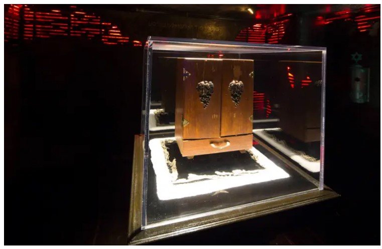 Dybbuk Box