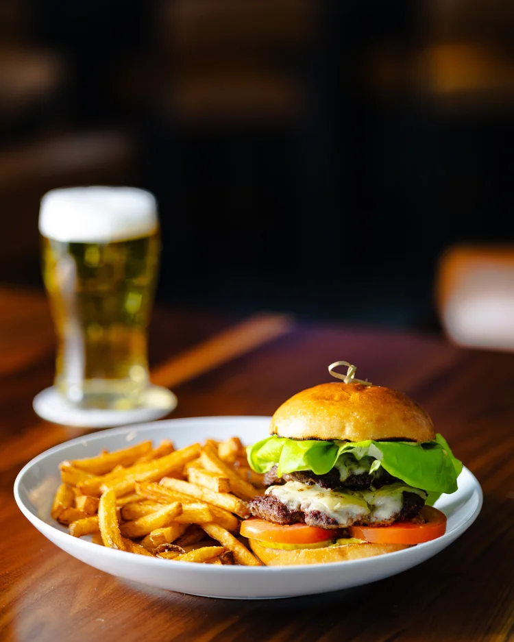 two-brothers-restaurant-in-caledon-ontario-osprey-valley