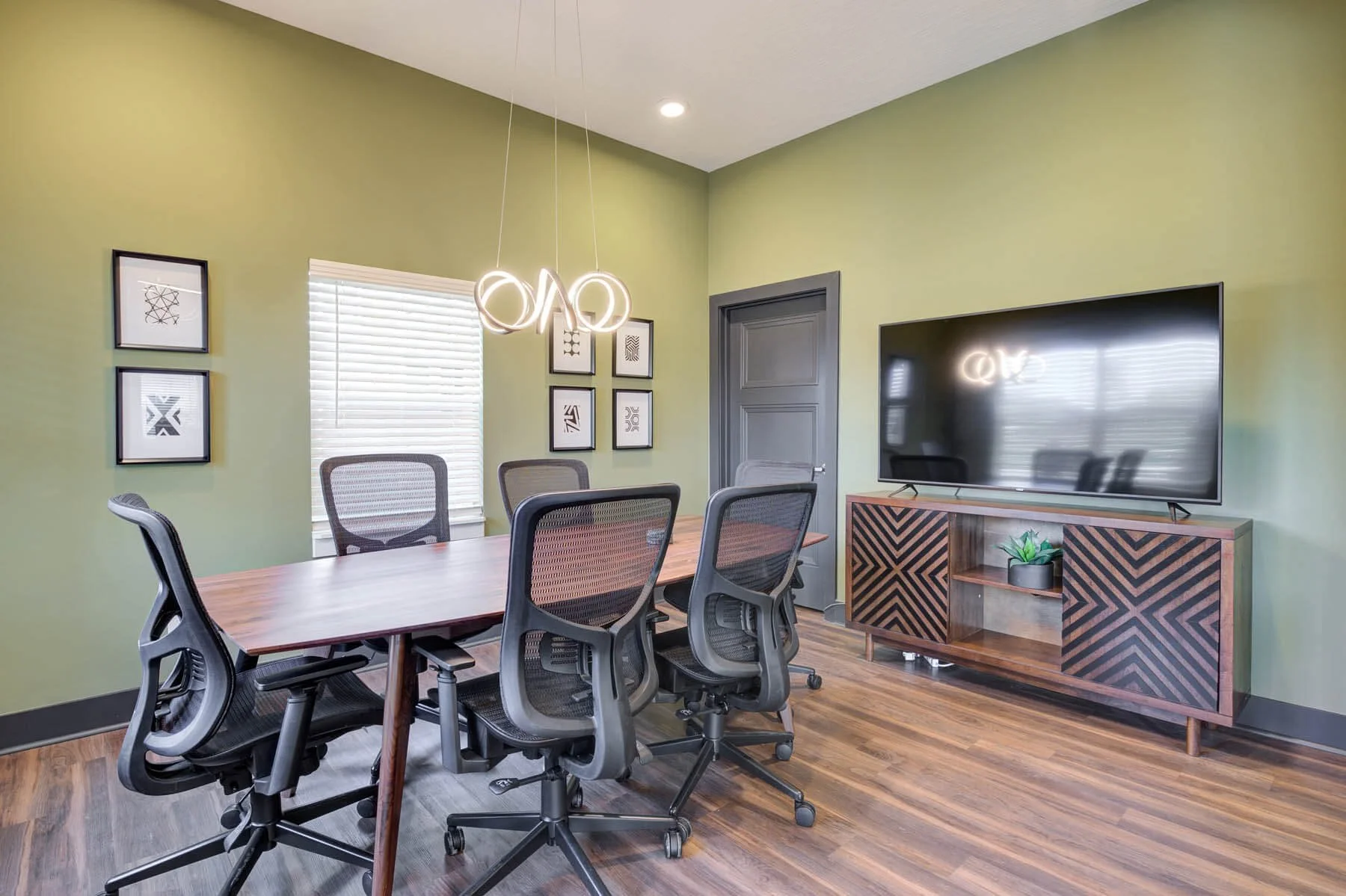 Photo Gallery | Worthington Apartments — The Thomas