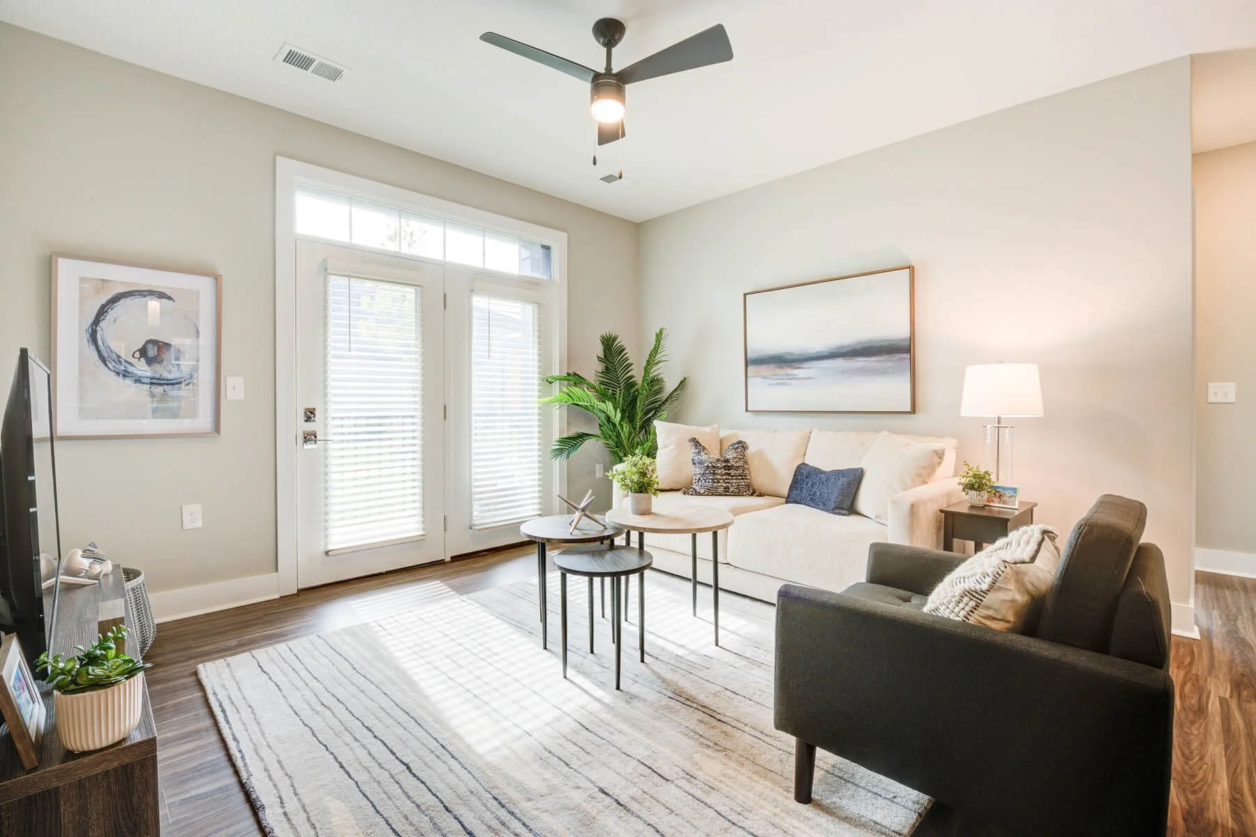 Photo Gallery Worthington Apartments — The Thomas