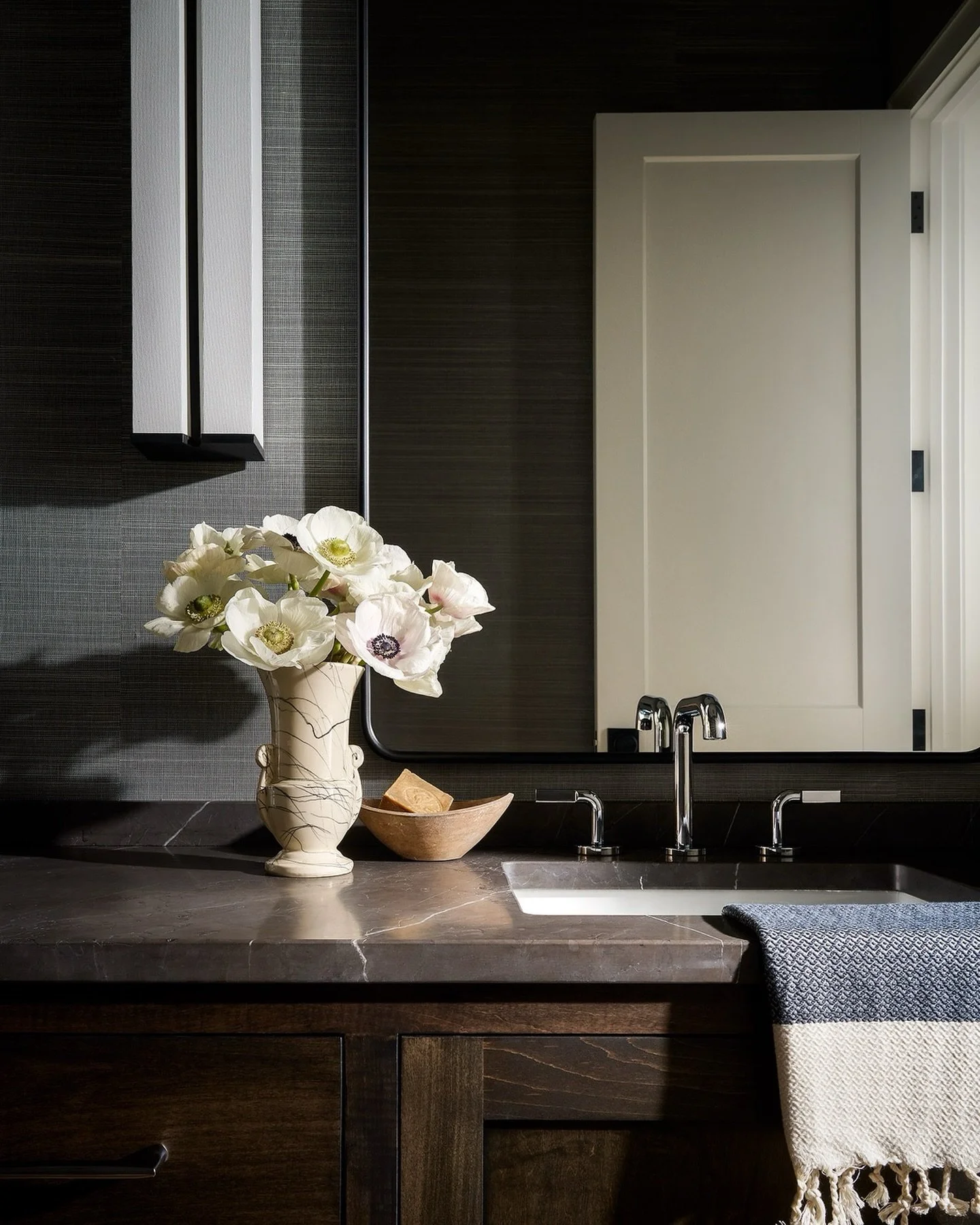 The formal powder room was designed to feel special and memorable, while still feeling approachable and connected to the rest of the home. A little moodier, a little more dramatic, but still warm and inviting.

Design by @studiow_chicago
Photography 