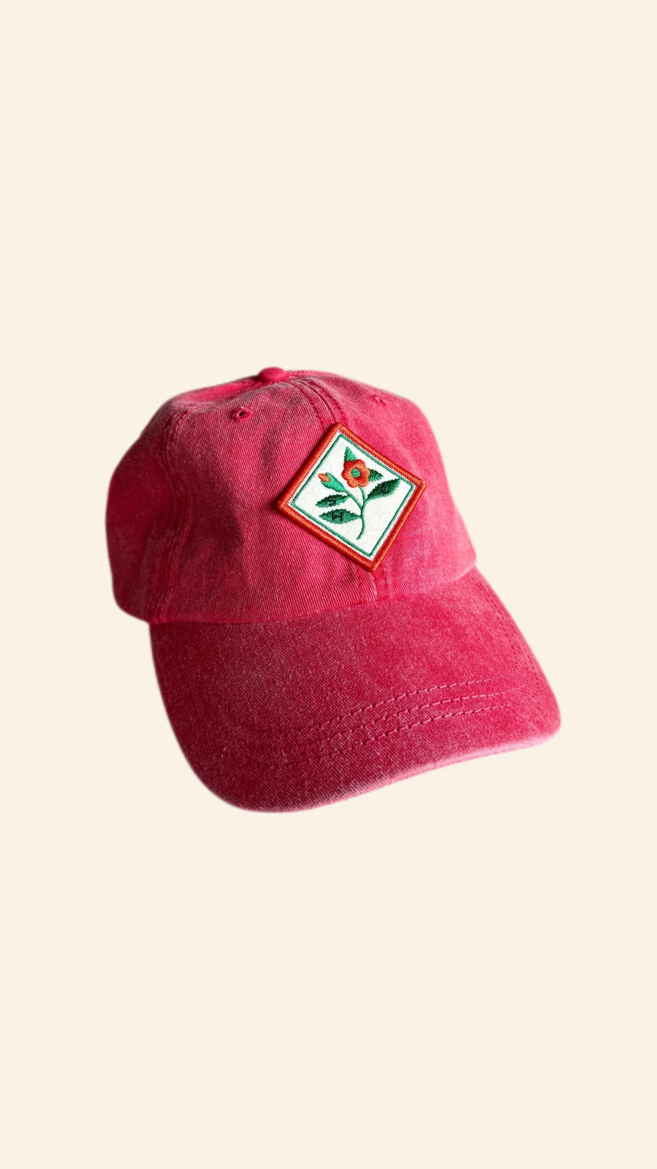 casquette_rouge_patch_floral.jpg
