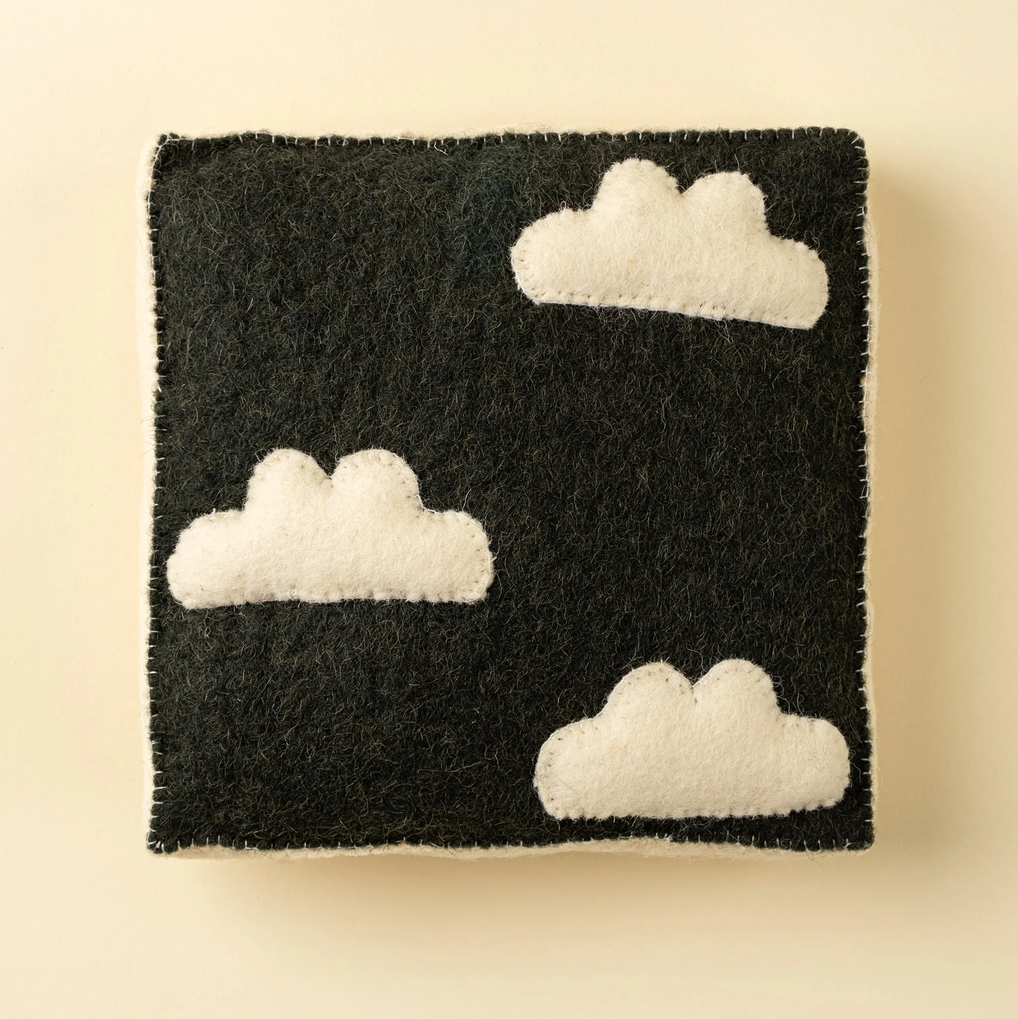 Cadre en feutrine — Nuages
