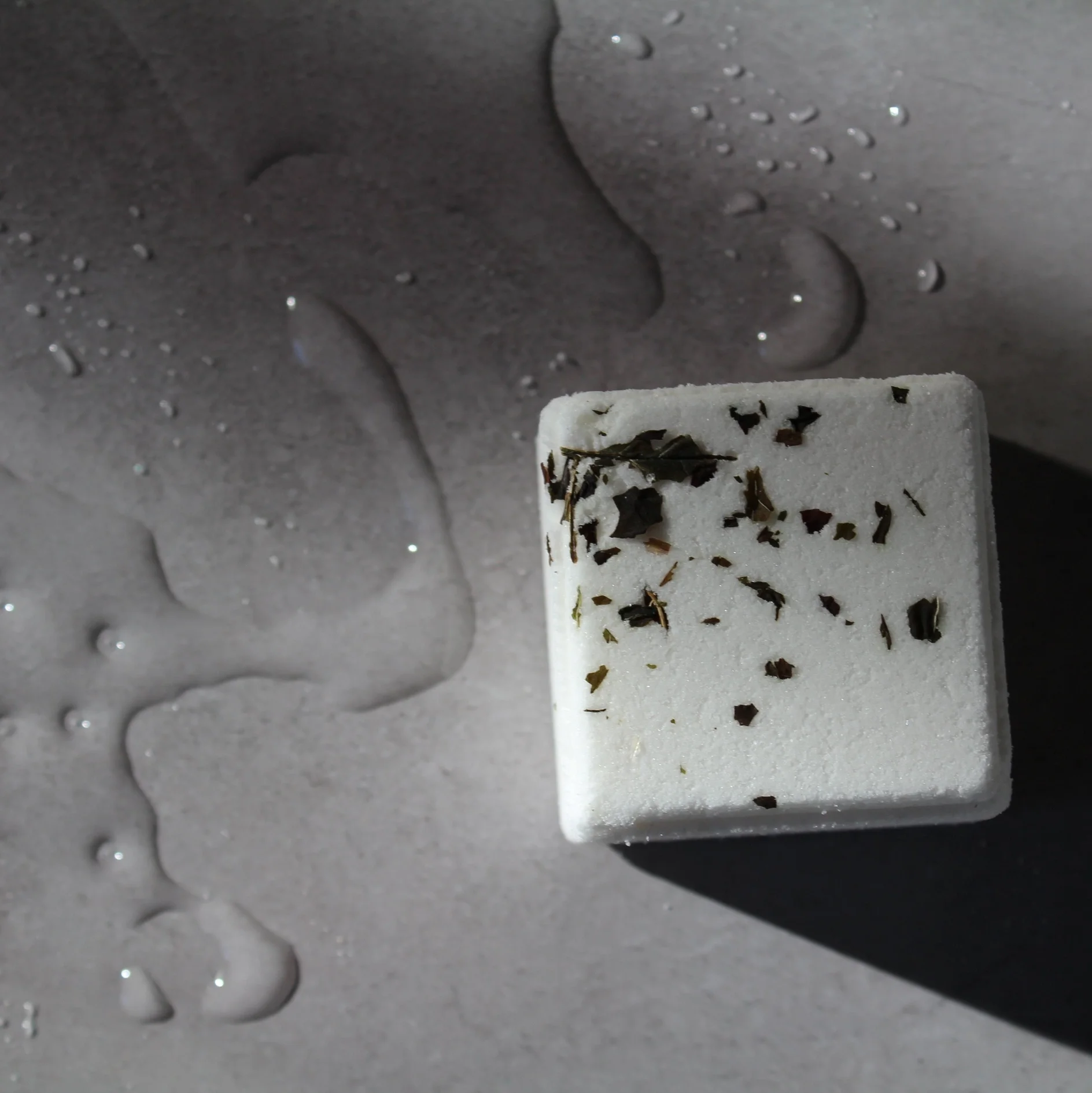 Bombe de douche aux huiles essentielles - 6$