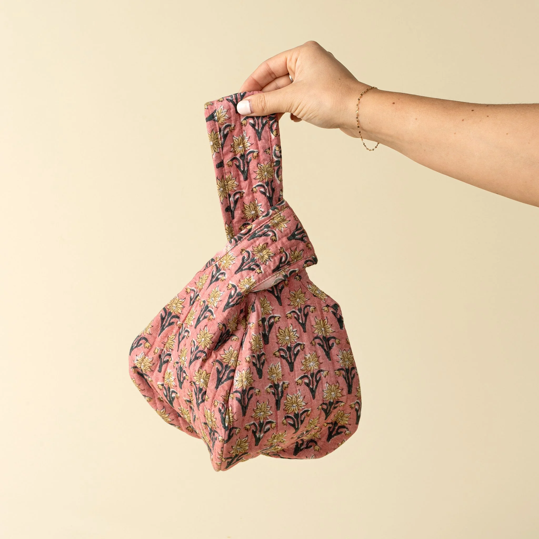 Petit sac polochon en coton, imprimé à la main au bloc de bois - 40$