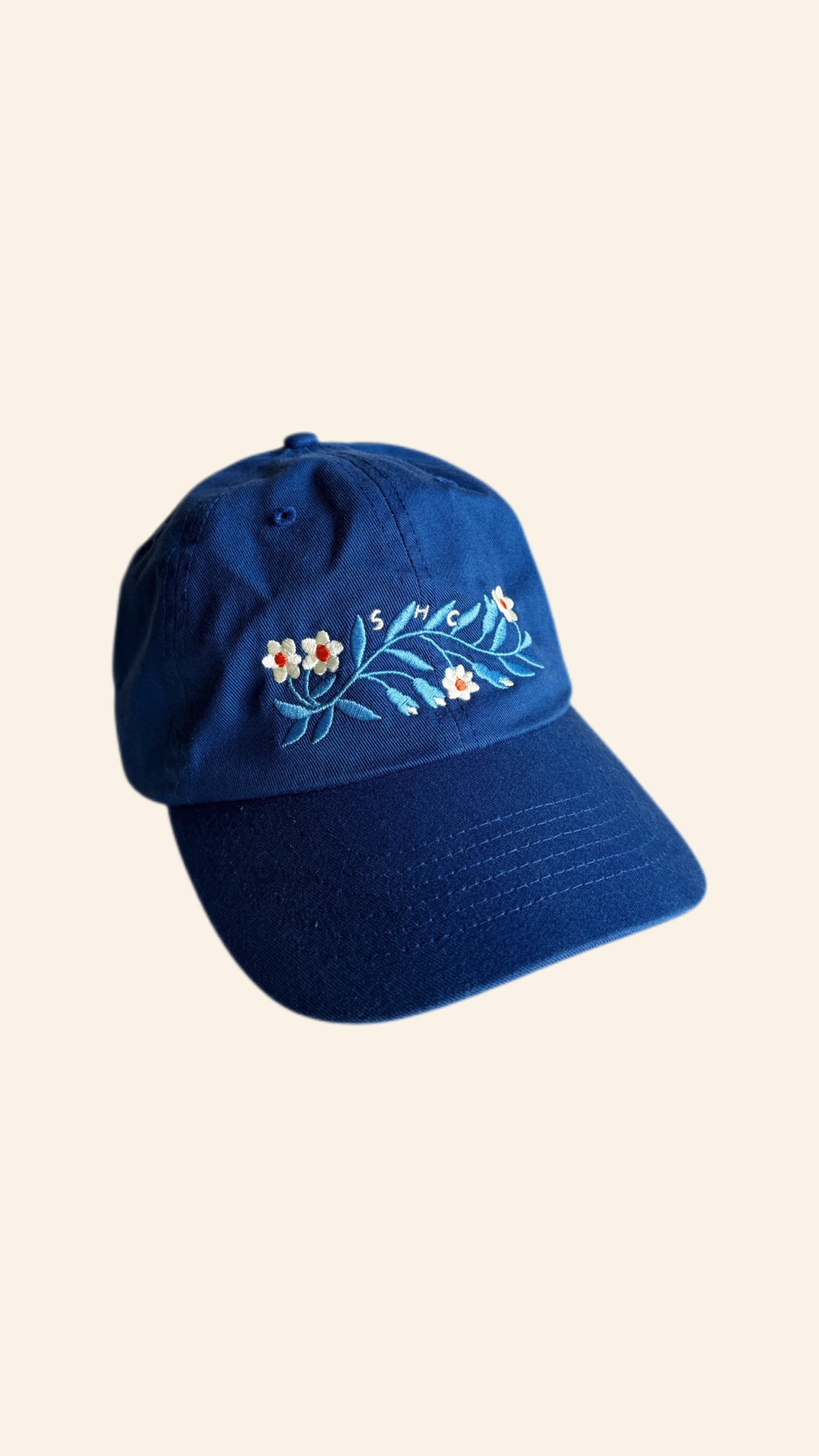 casquette_bleue_floral.jpg
