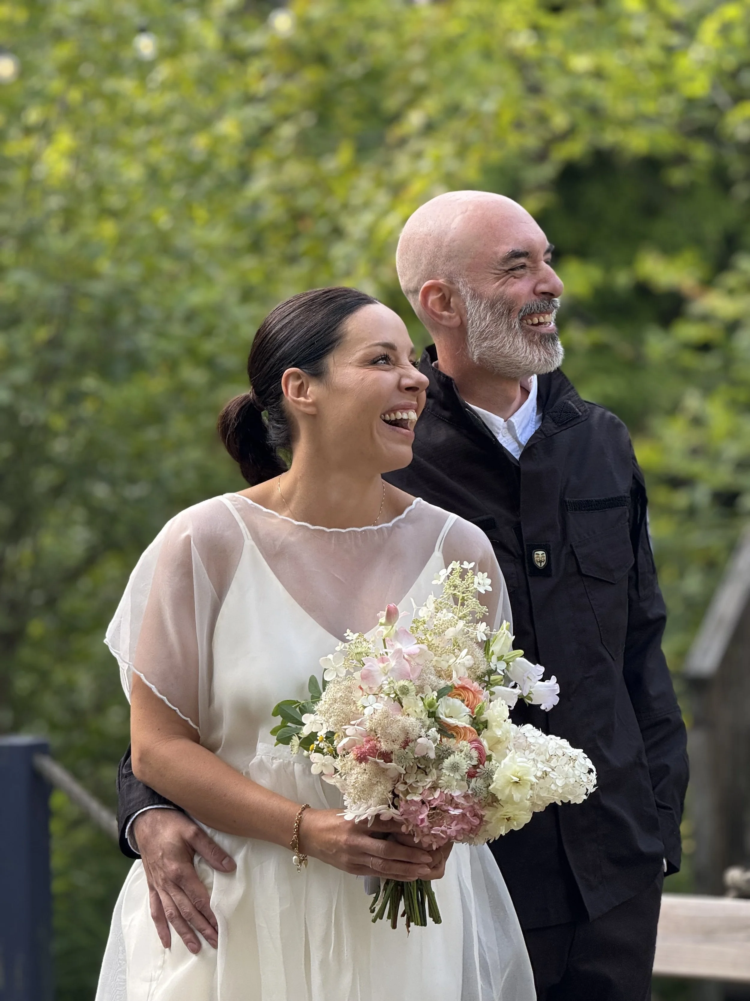 Mariage_Amelie_Arnaud_et_le_bouquet.jpg