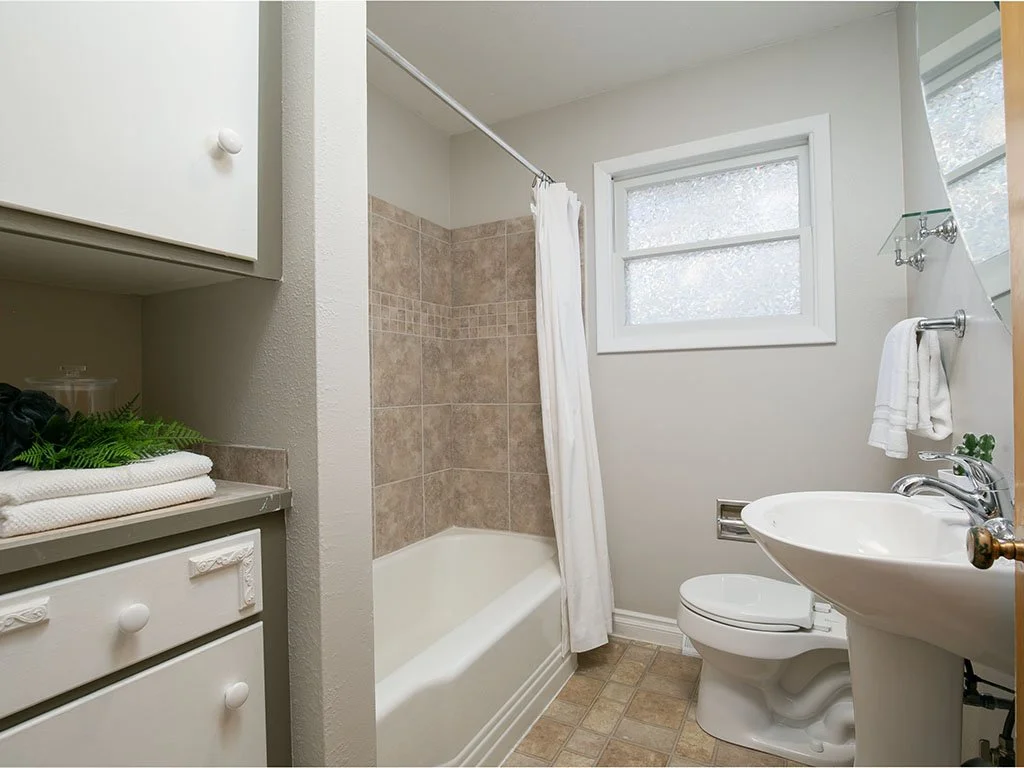 bath 1.jpg