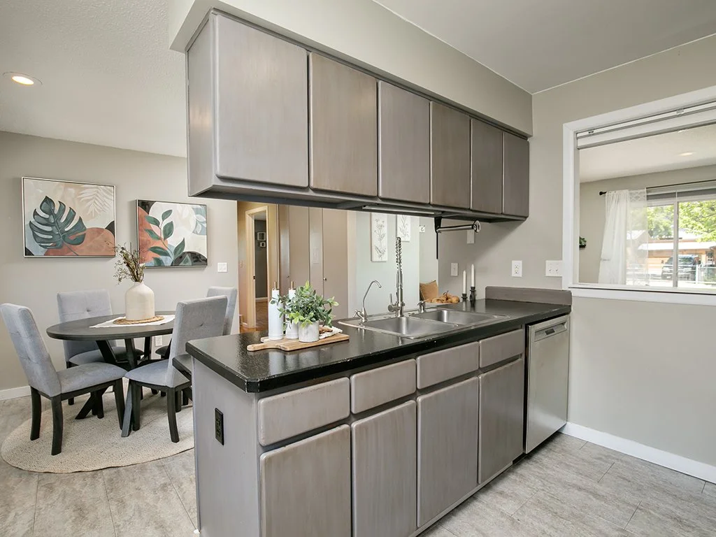 Kitchen:Dining.jpg