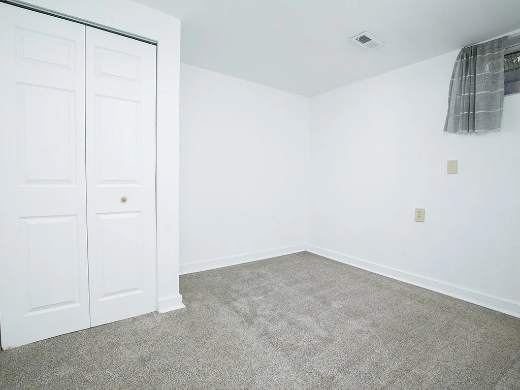 dwnstairs bedroom 2.jpg