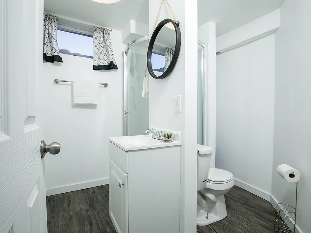 bathroom 2.jpg