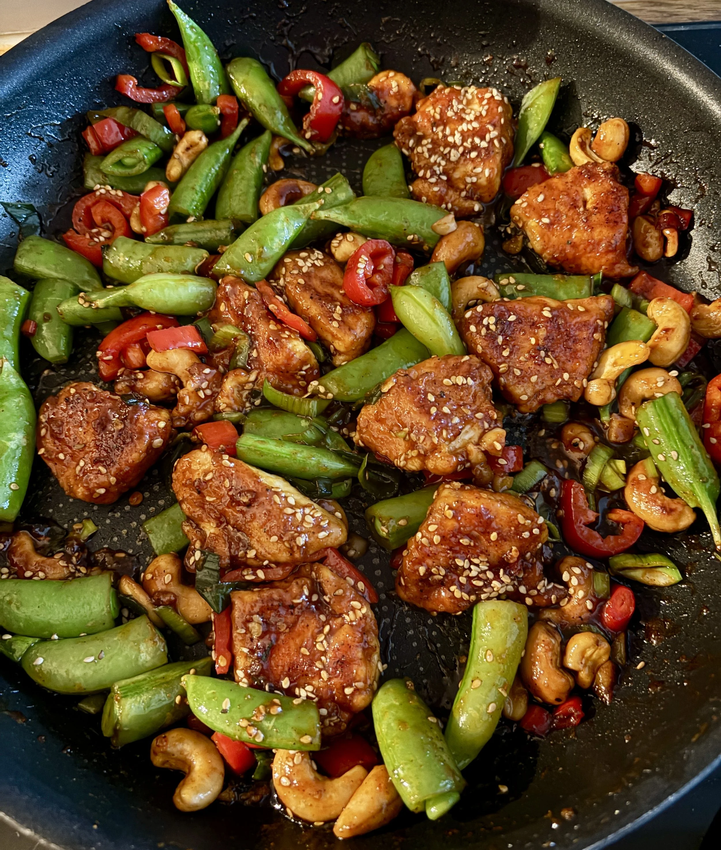 Sticky kylling med cashewnøtter