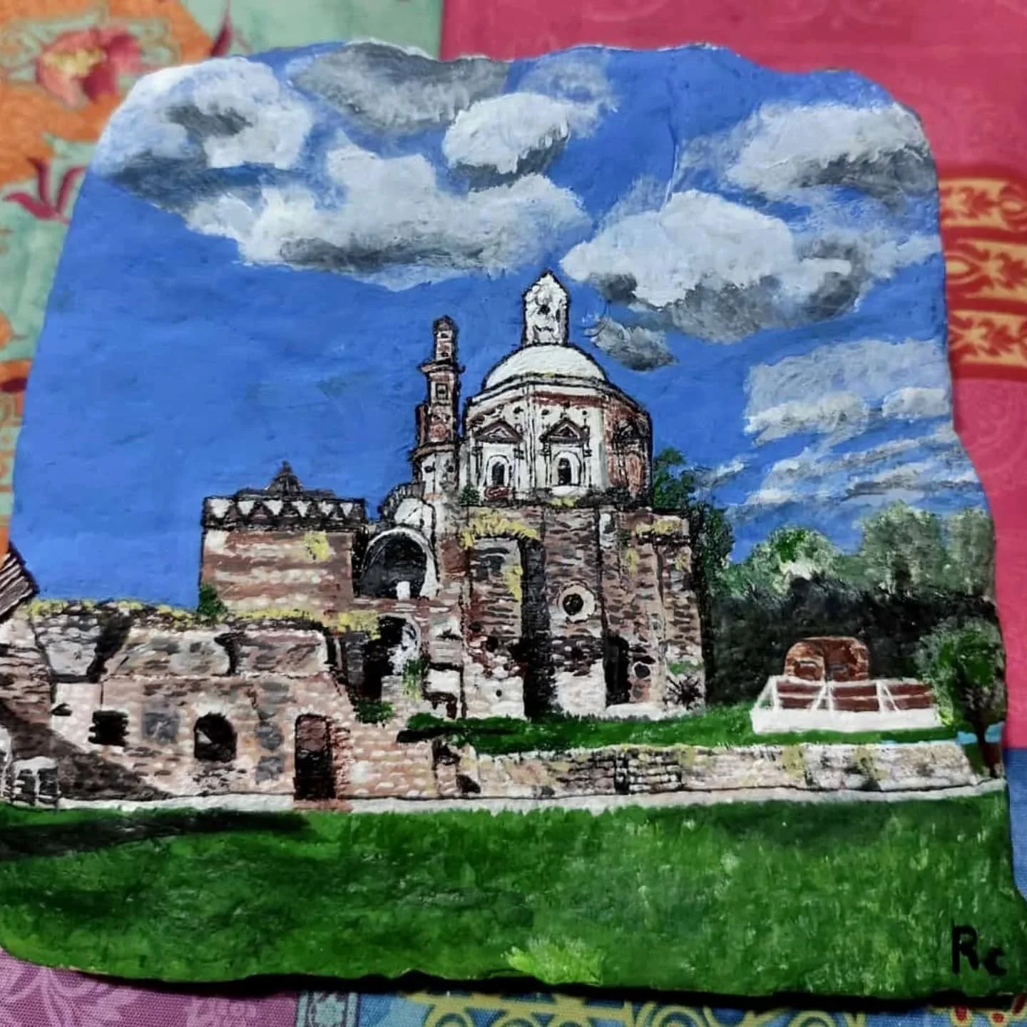 Pintado sobre piedra,  por una Cazallera Reyes Carrera Carrera mujer de Juan Manuel Delgado ( Kazaltur)