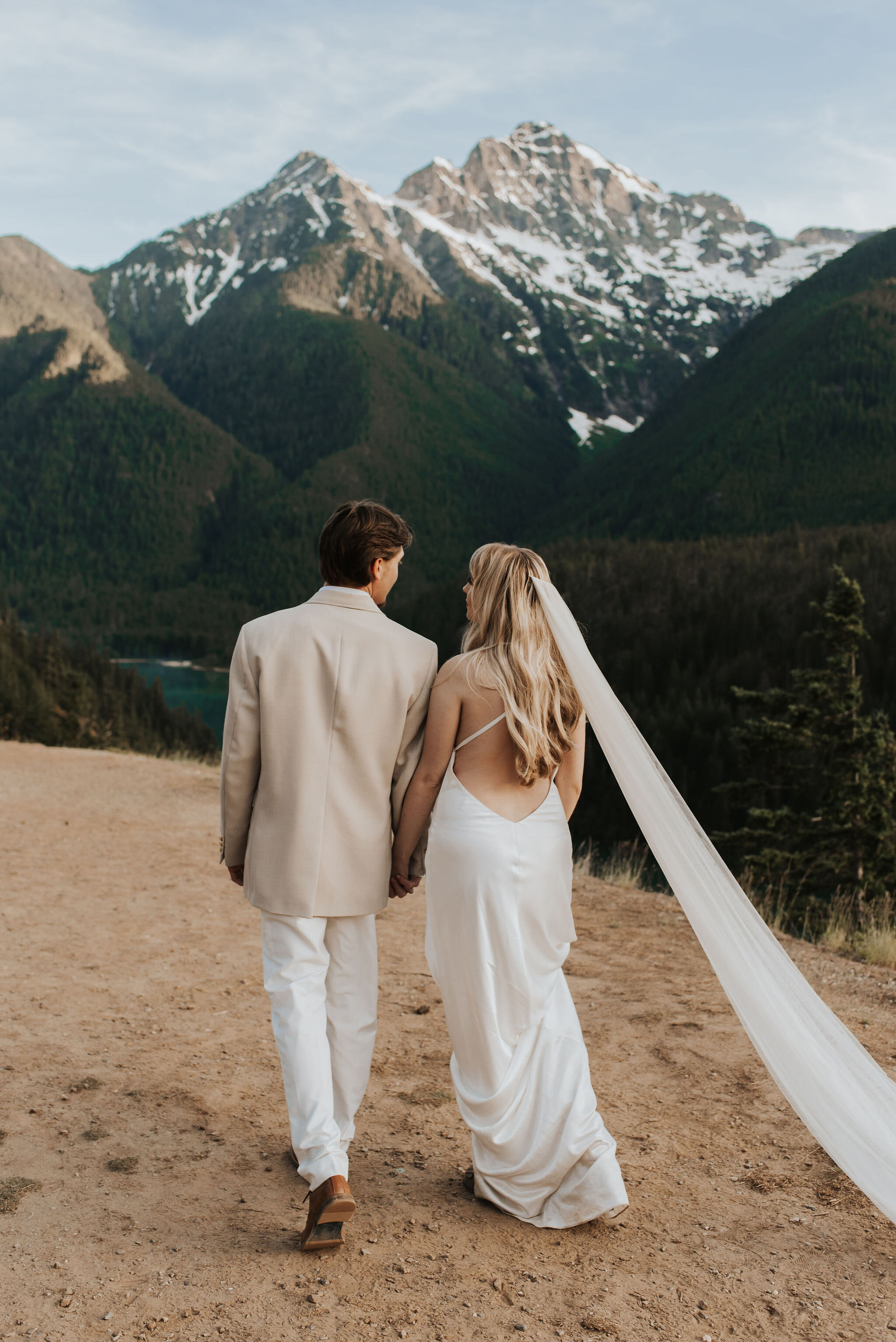 The-Label-Sloan-Wedding-Dress-North-Cascades-Elopement-05.jpg