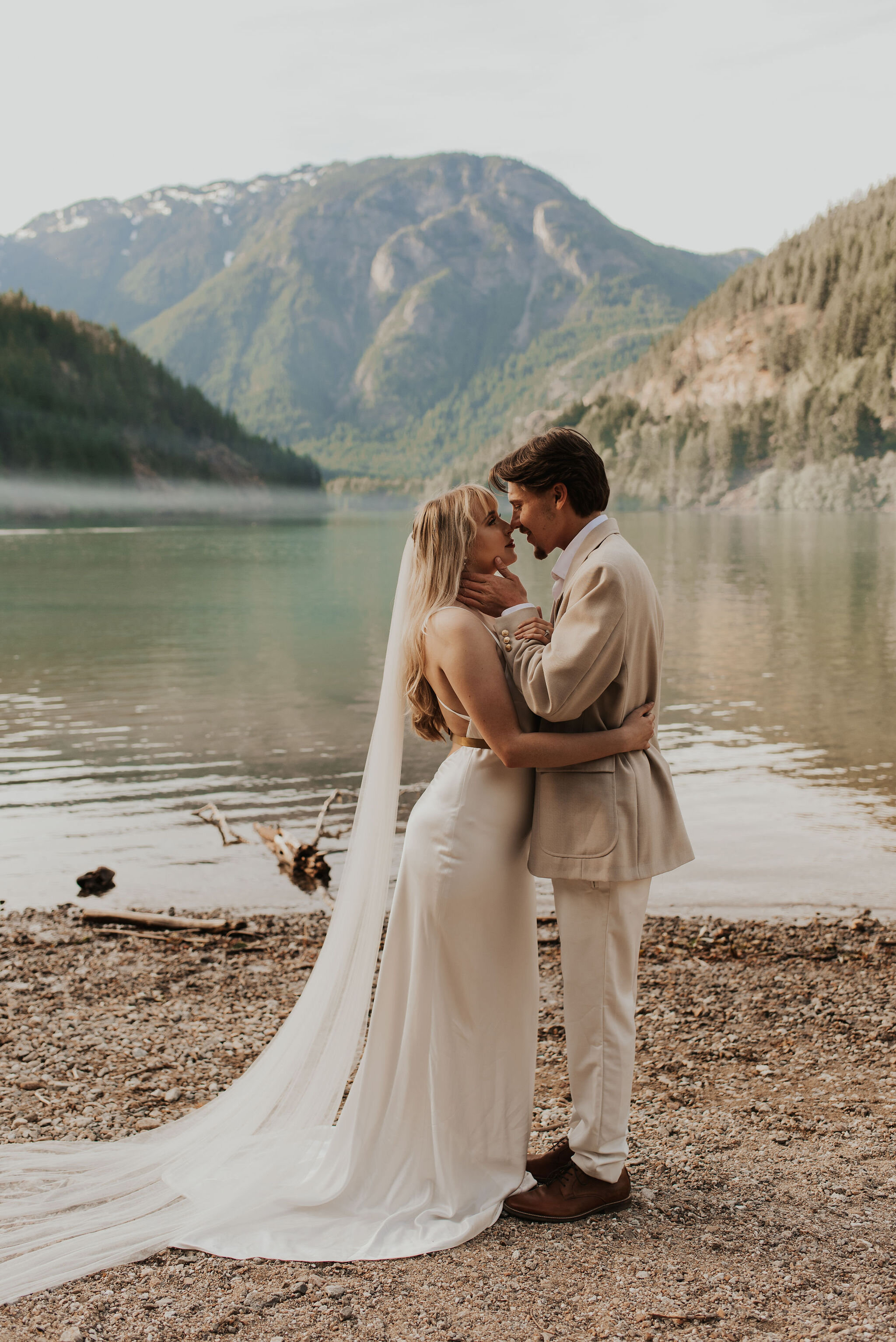 The-Label-Sloan-Wedding-Dress-North-Cascades-Elopement-15.jpg