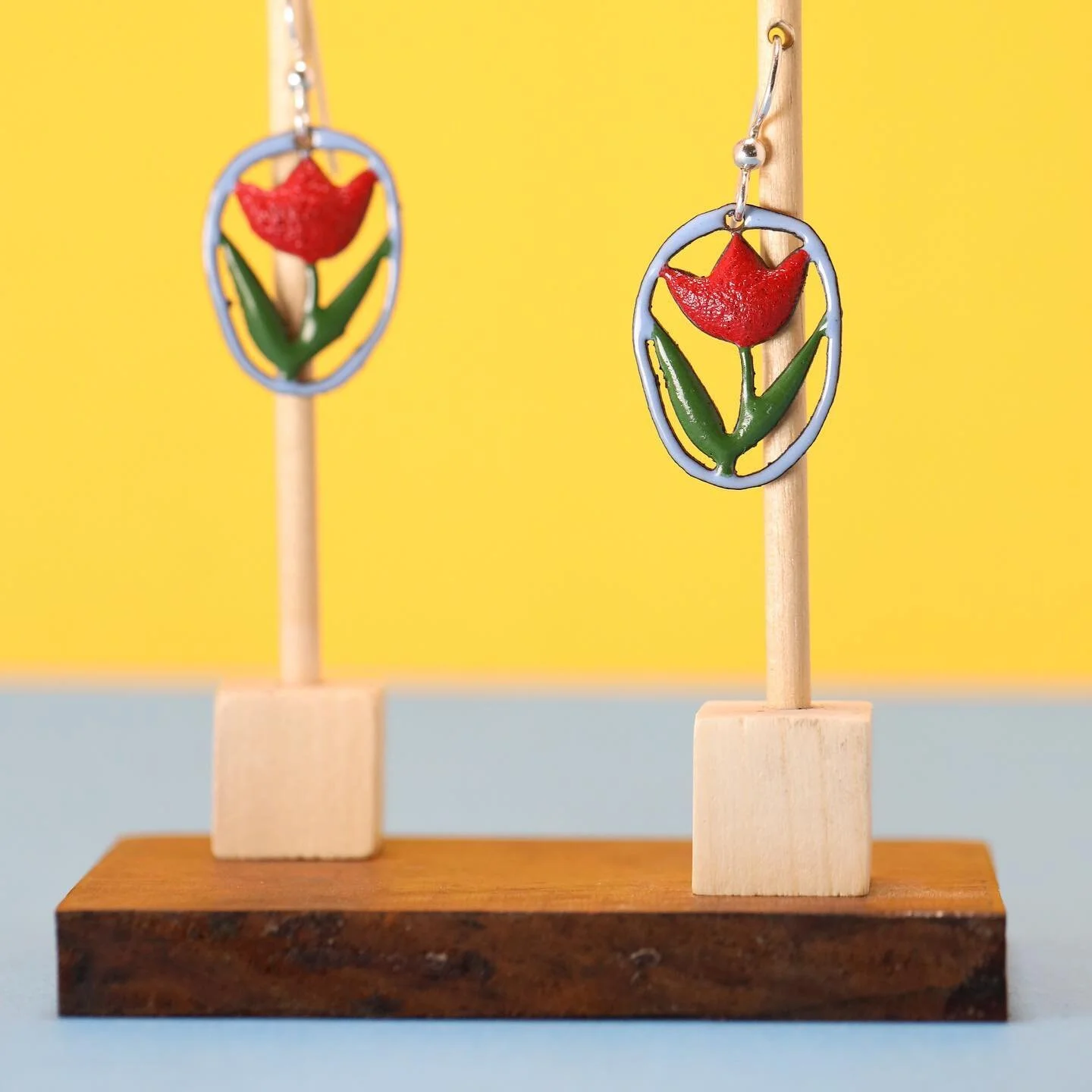 Its time to go and purchase some jewelry from the Parkinson&rsquo;s Collection Fundraiser! The profits from this collection go directly to @parkinsondotorg - a foundation committed to improving care and advancing research for people with Parkinson&rs