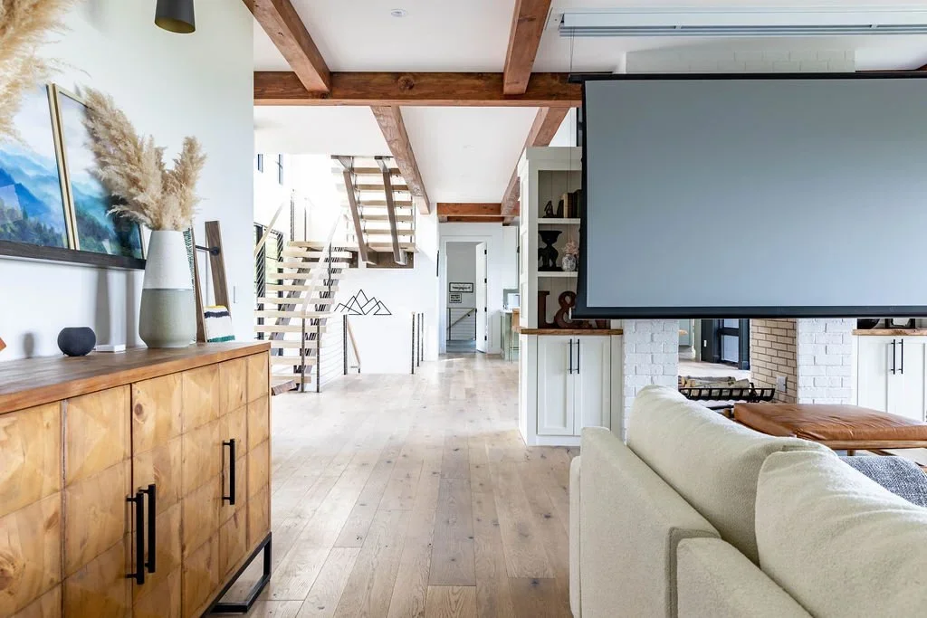 open-concept-living-area-modern-calabasas-residence.webp