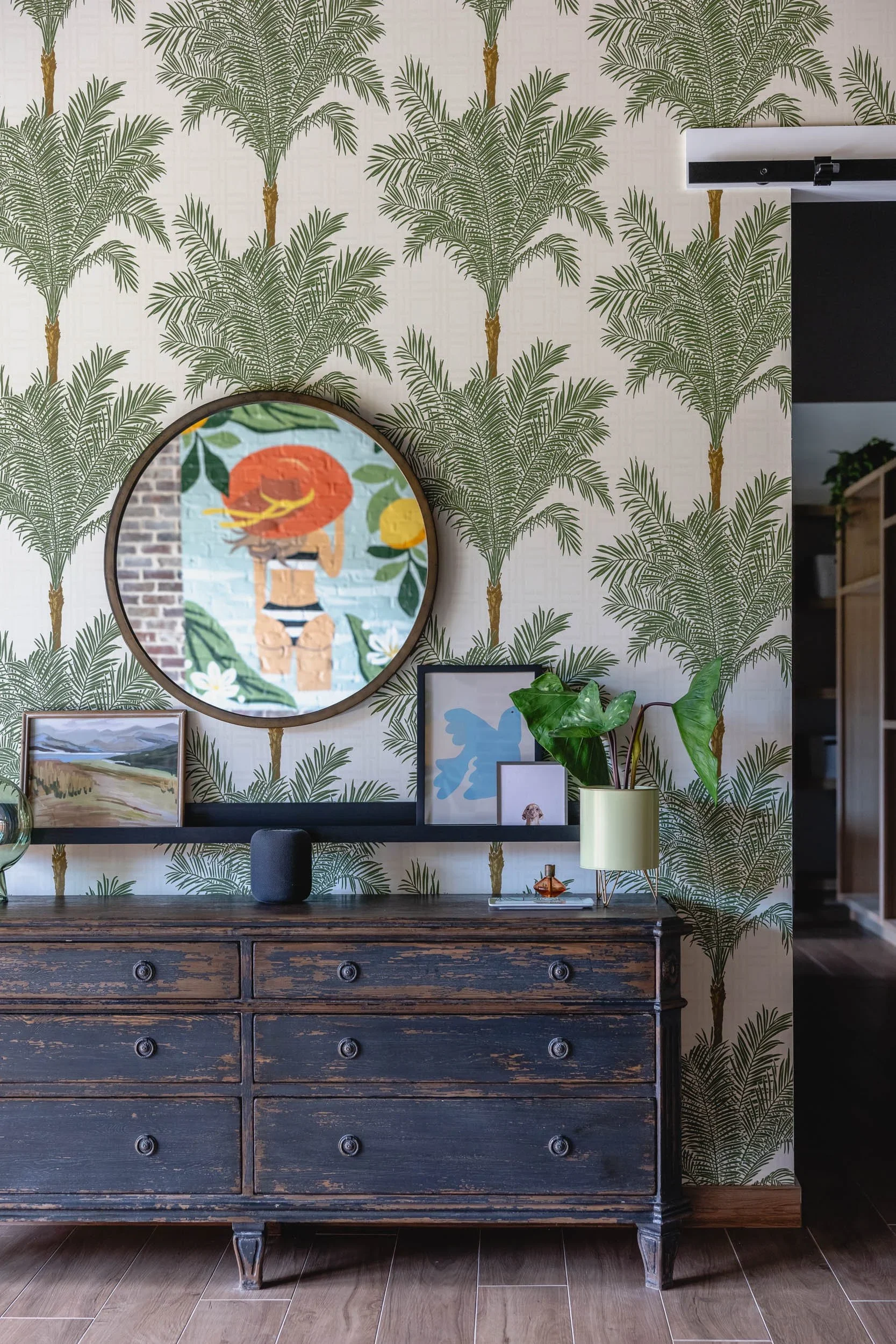 foyer-botanical-modern-hollywood-hills-home.webp