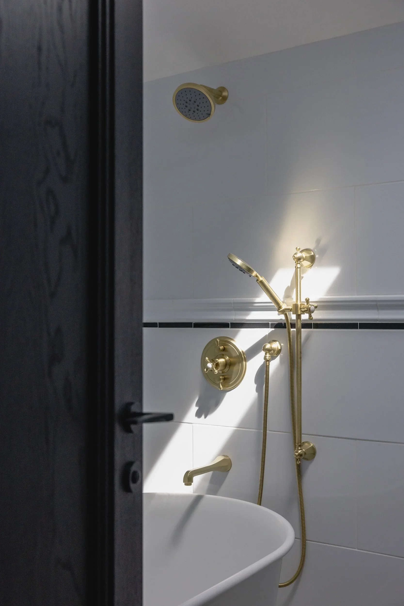 bathroom-transitional-brentwood-los-angeles.webp