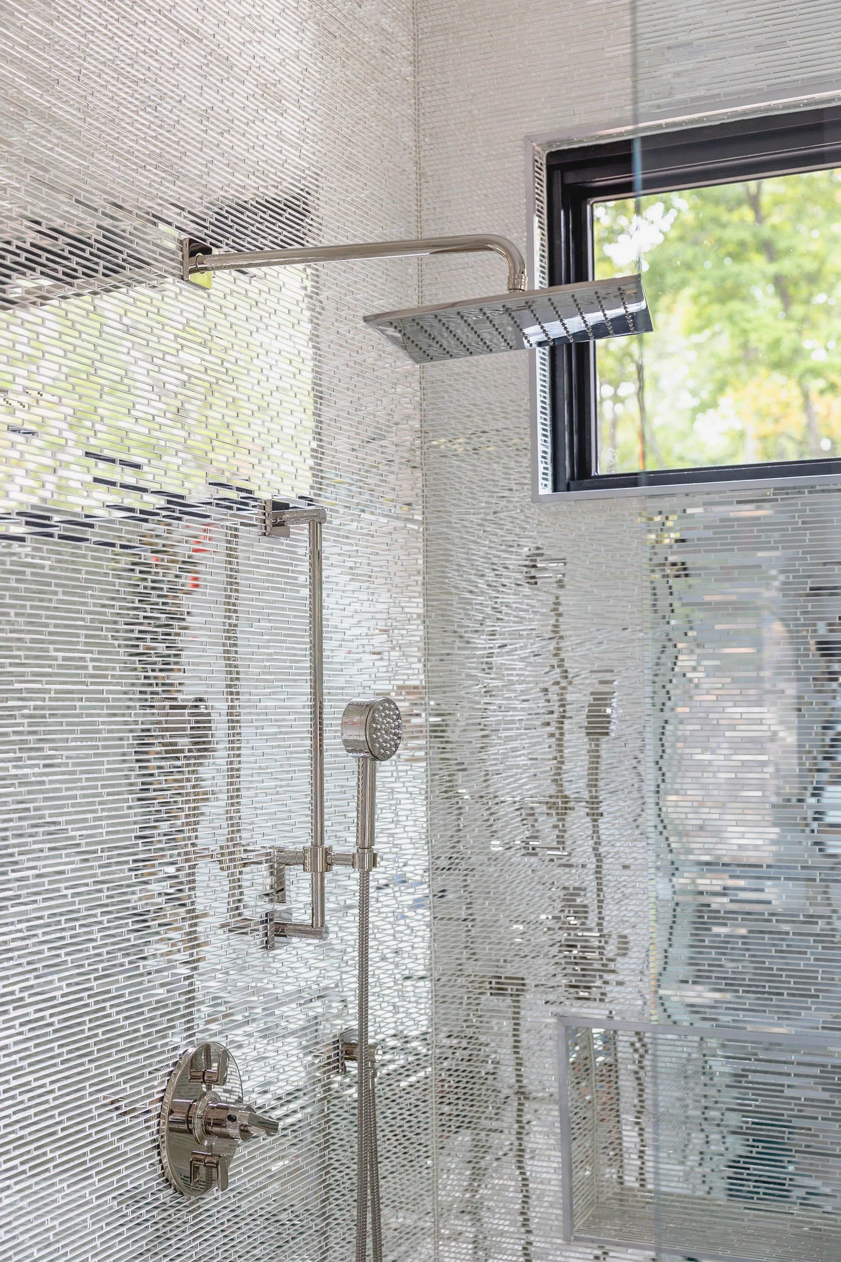 shower-modern-luxury-beverly-hills-los-angeles-residence.webp