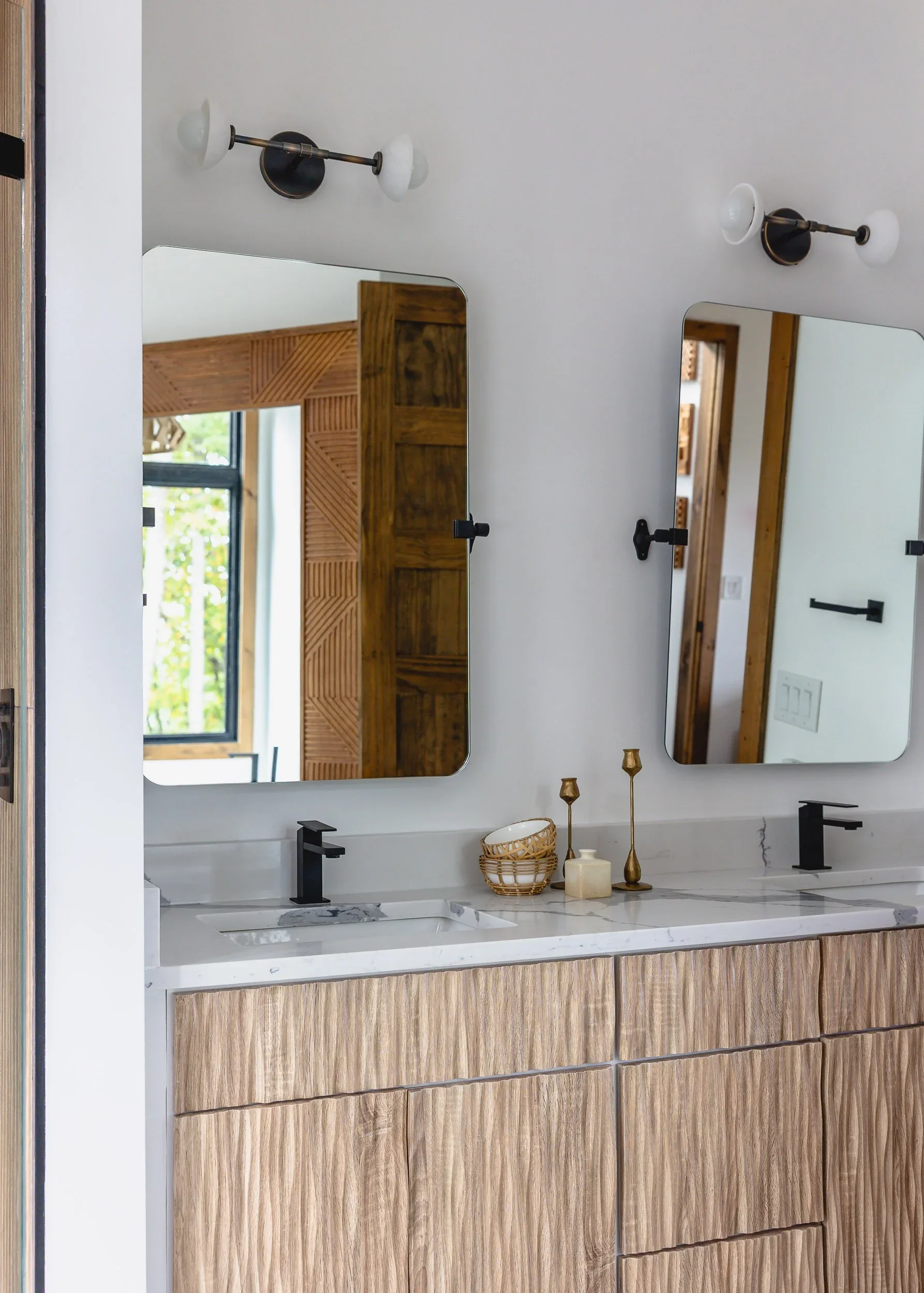 bathroom-organic-modern-hancock-park-los-angeles-interior-design.webp