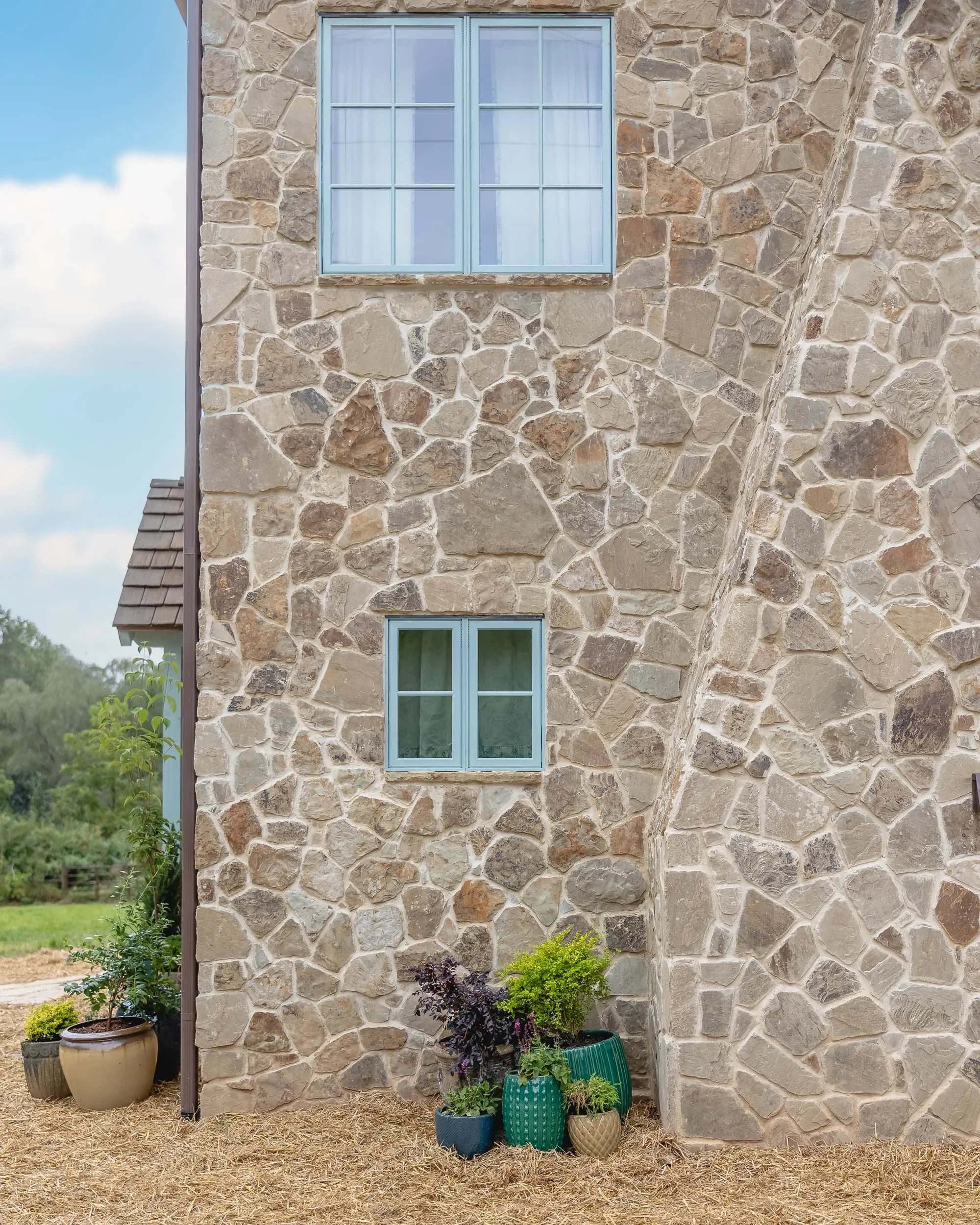 stone-facade-rustic-farmhouse-calabasas-los-angeles.webp