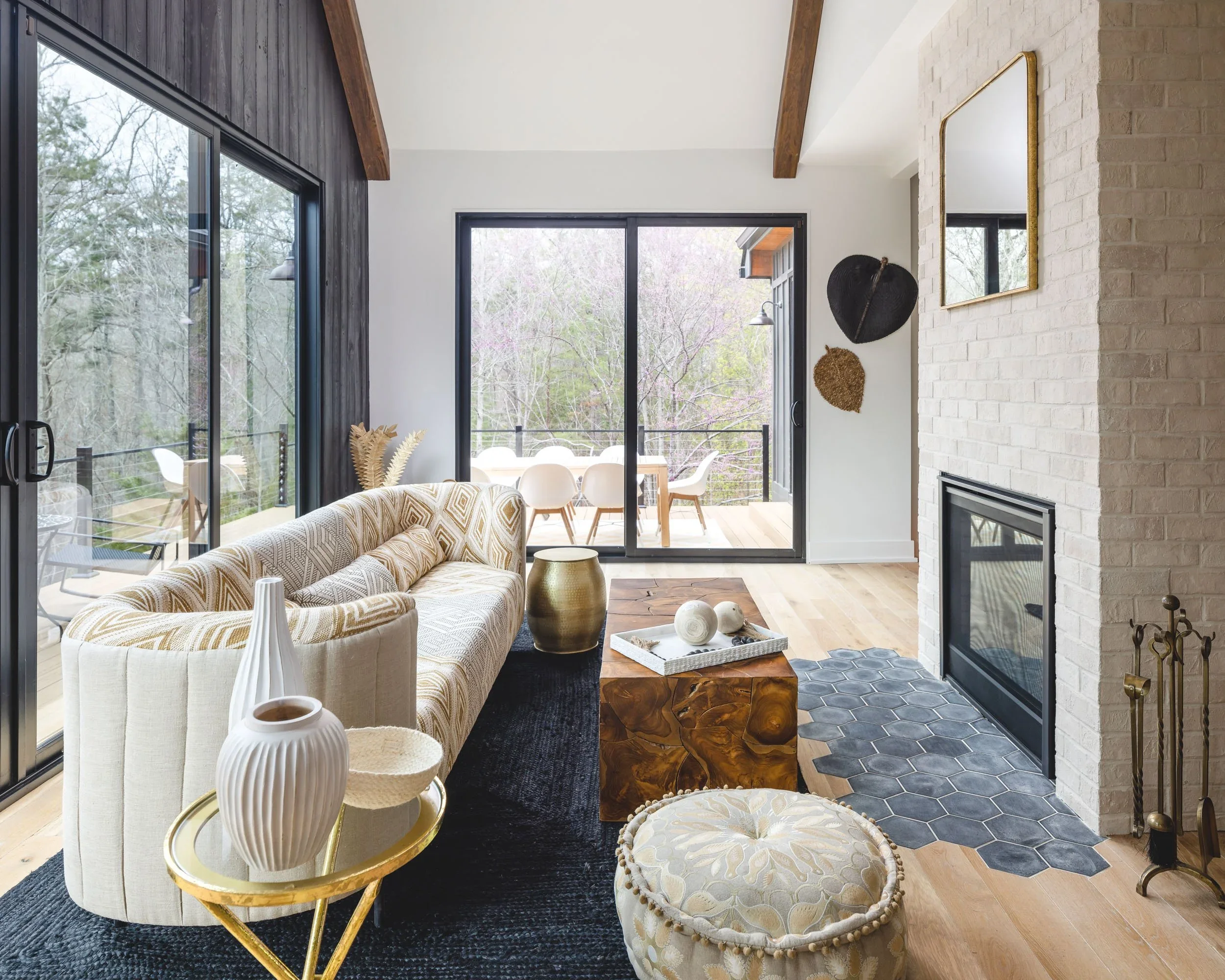 breakfast-nook-organic-modern-brentwood-los-angeles-interior-design.webp