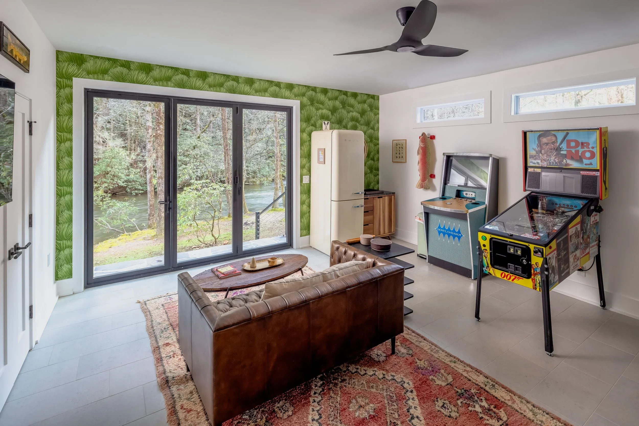 lounge-eclectic-hollywood-hills-los-angeles.webp