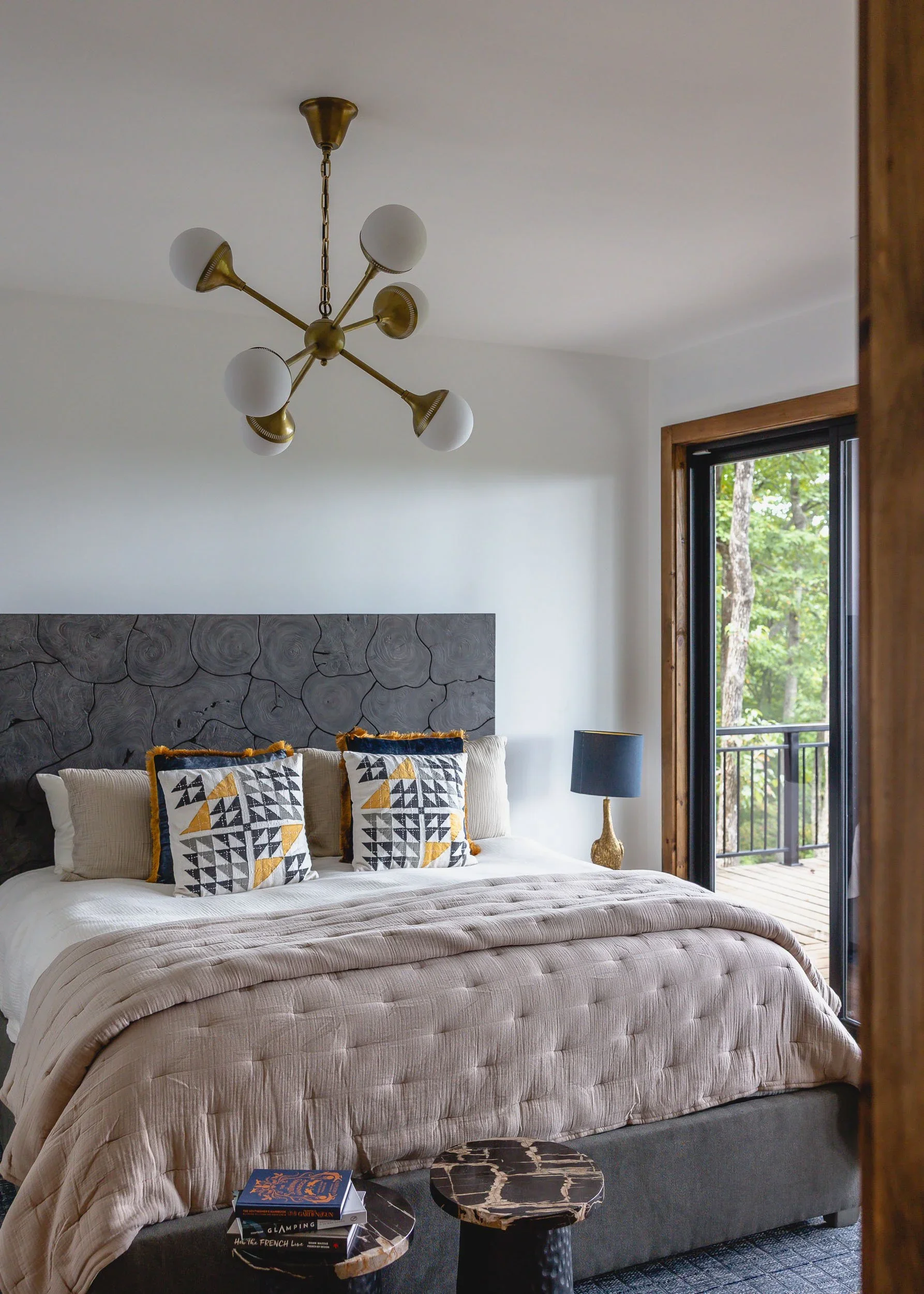 bedroom-modern-rustic-calabasas-los-angeles.webp