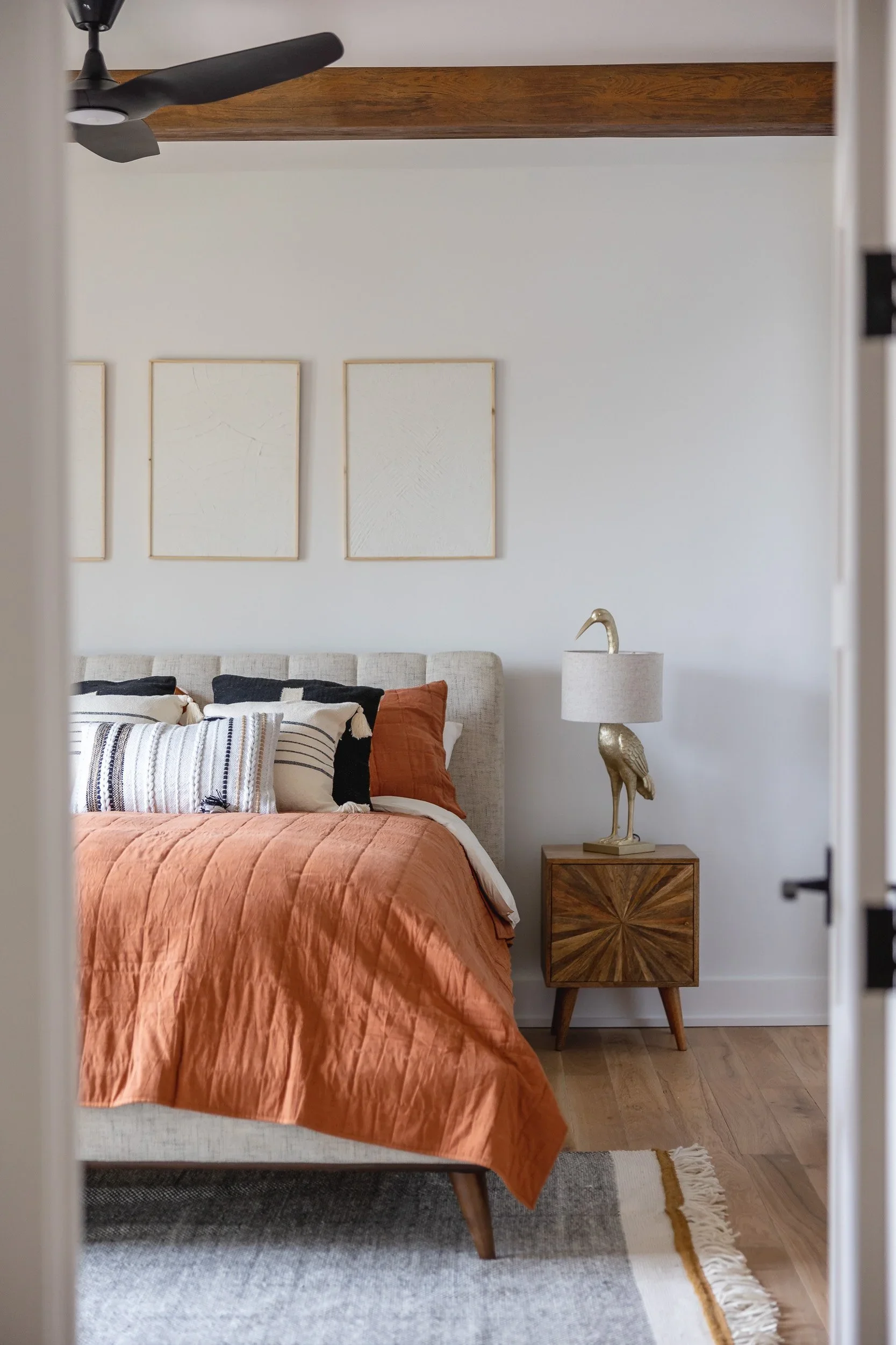 bedroom-warm-modern-brentwood-home.webp