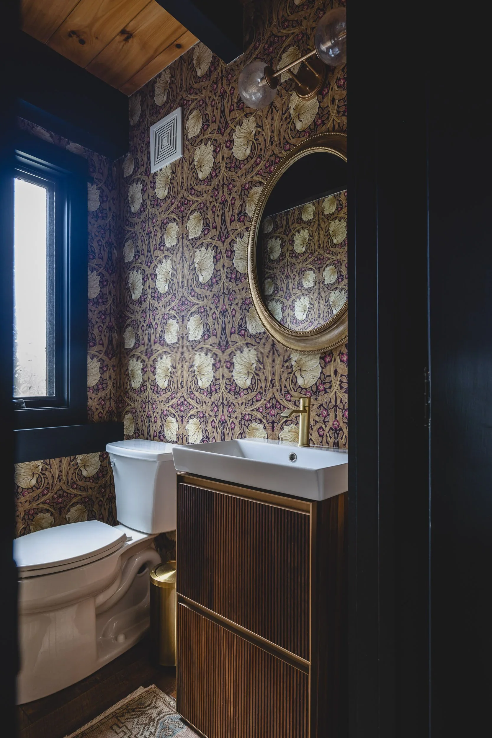 powder-room-dark-maximalist-calabasas-los-angeles-interior-design.webp