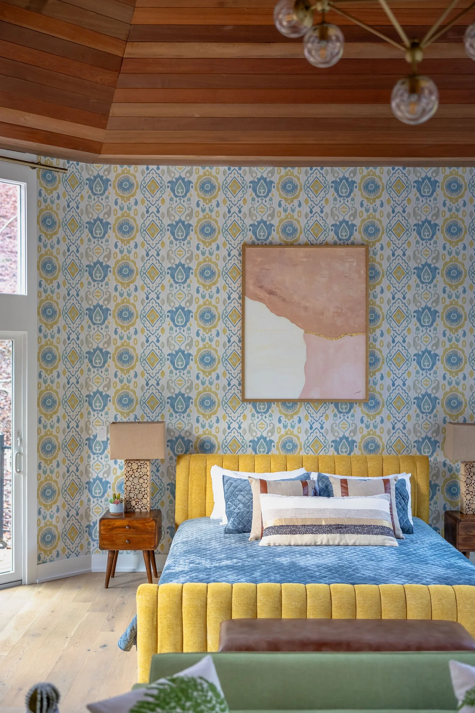 bedroom-maximalist-pacific-palisades-los-angeles-residence.webp