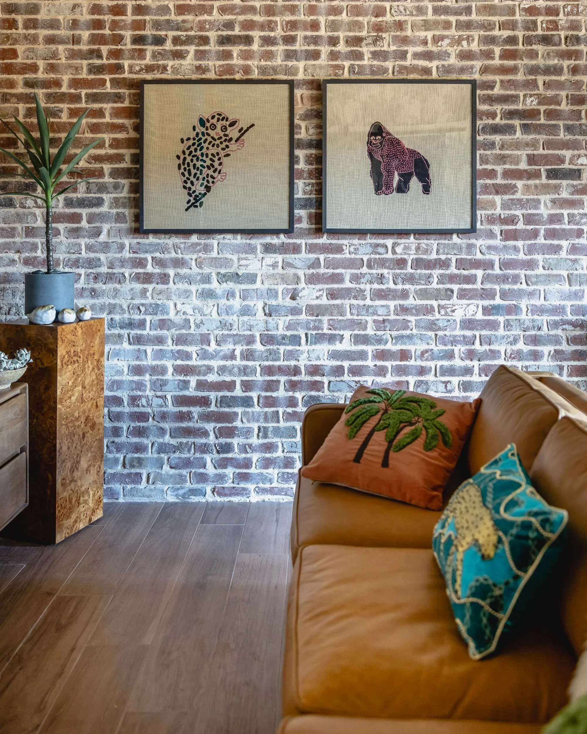 brick-wall-lounge-industrial-eclectic-malibu-home.webp