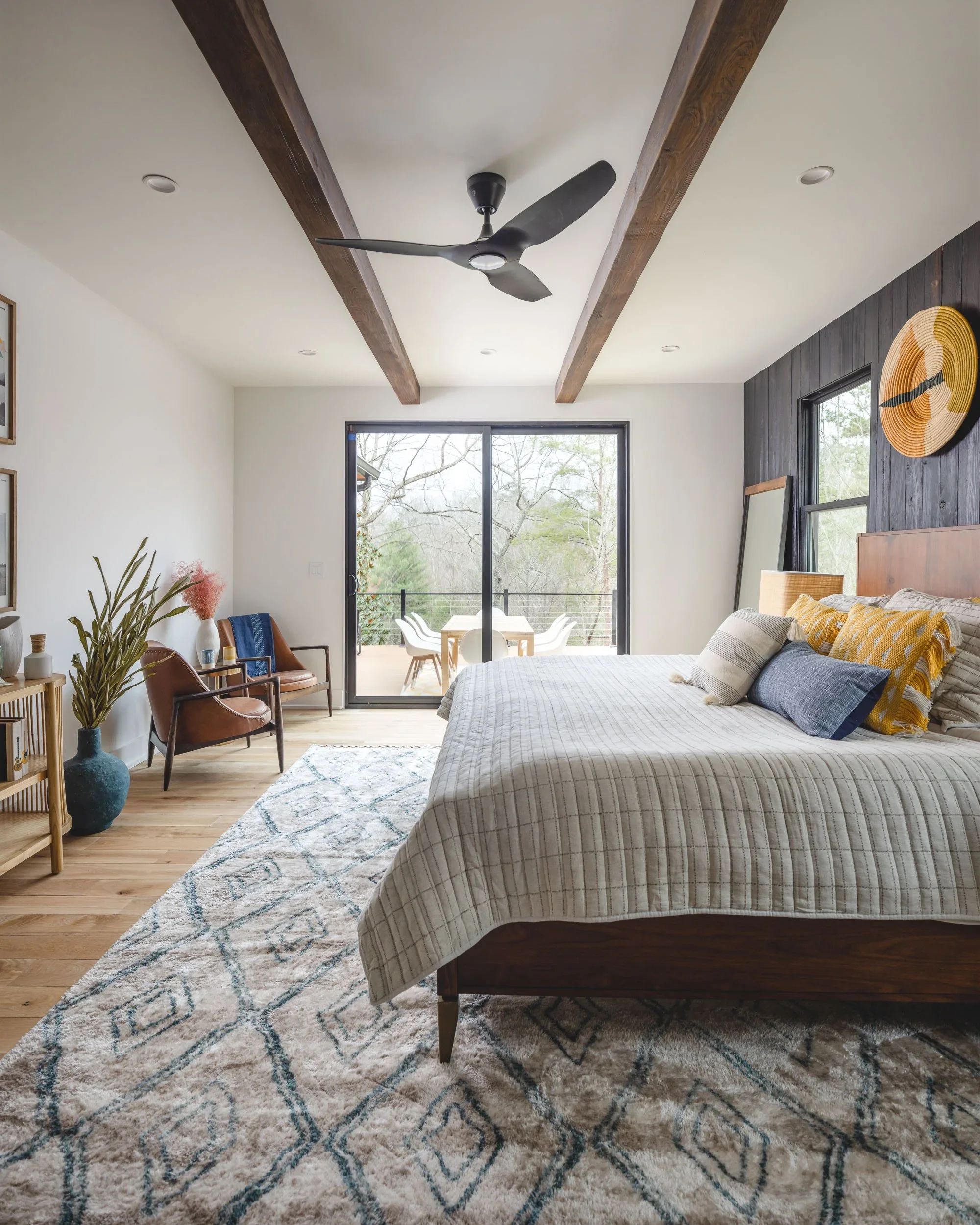primary-bedroom-warm-modern-calabasas-home.webp