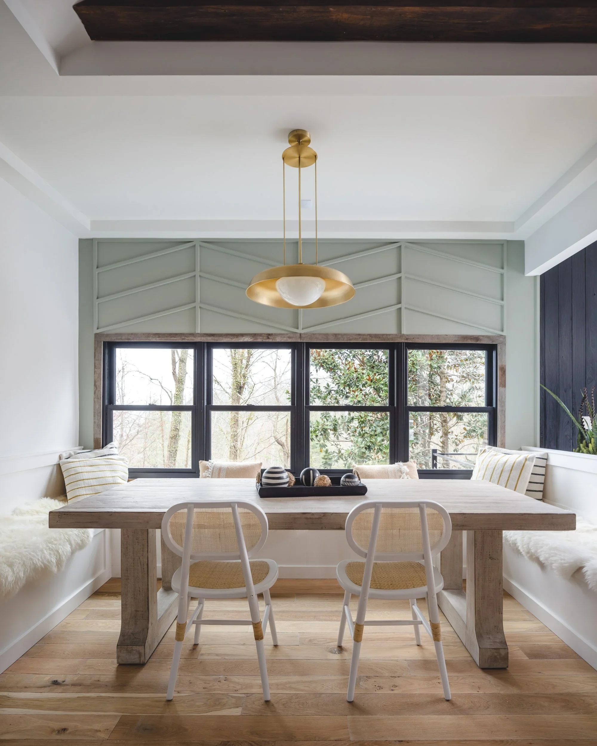 breakfast-nook-organic-modern-brentwood-home.webp